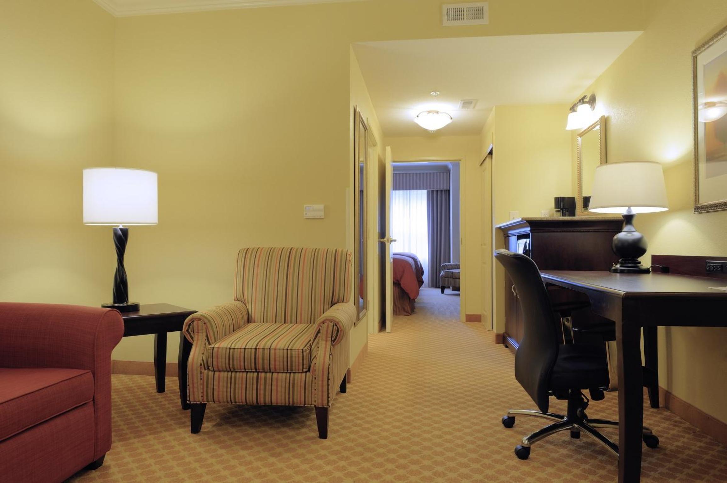 One-Bedroom Suite with Two Queen Beds and Sofa Bed - Photo 2