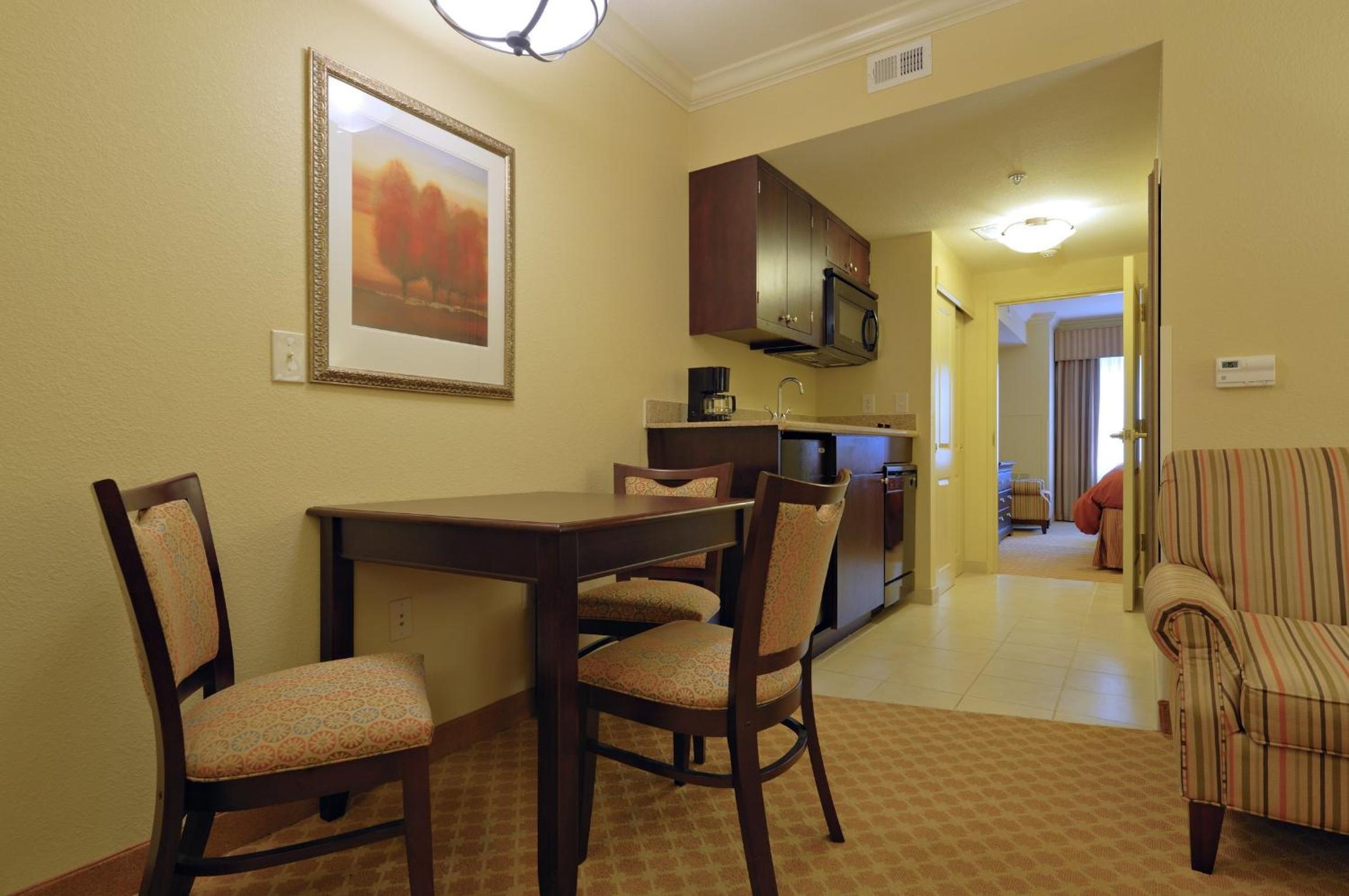 One-Bedroom Suite with Two Queen Beds and Sofa Bed - Photo 5