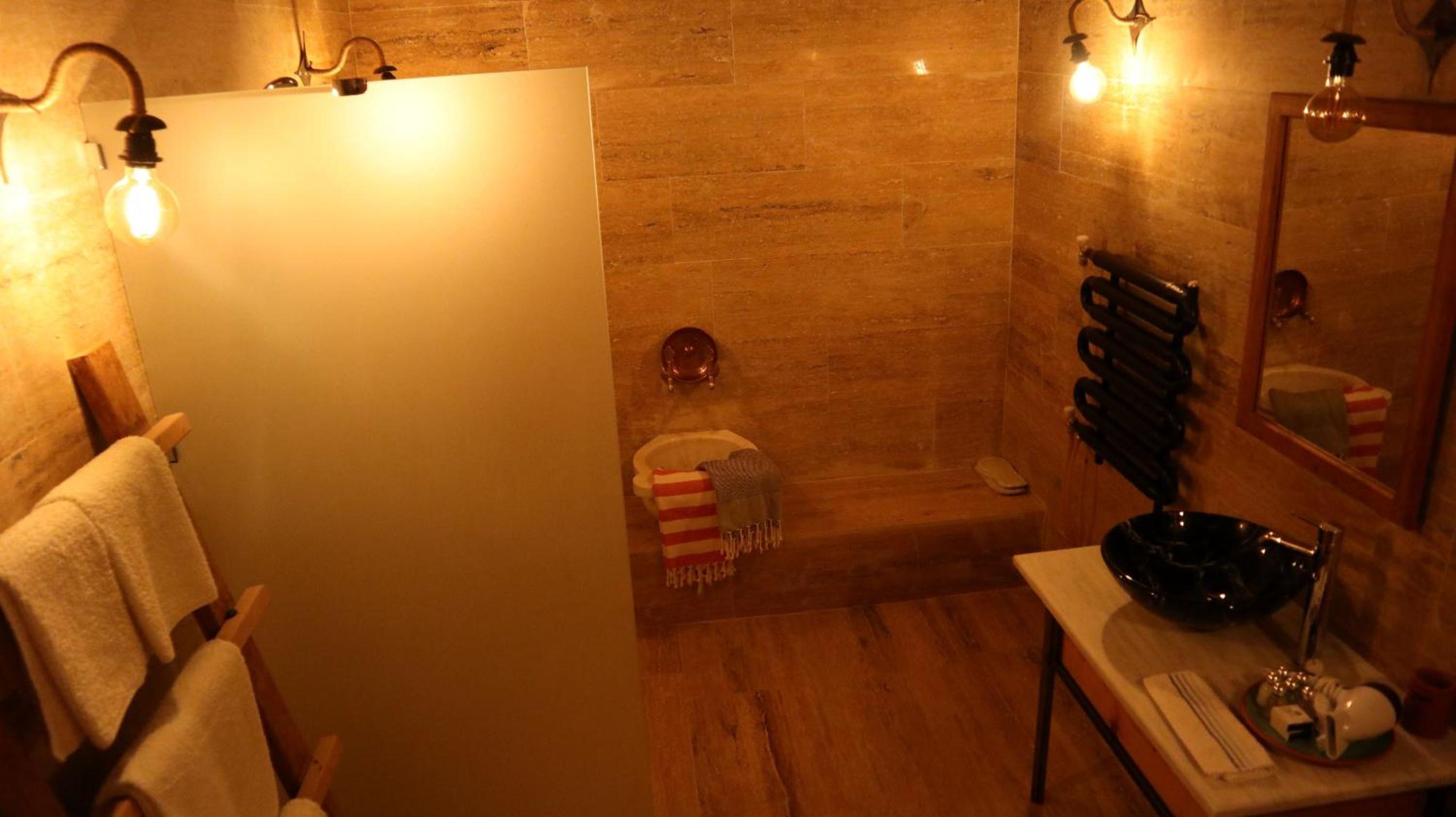 Deluxe Junior Suite photo 2