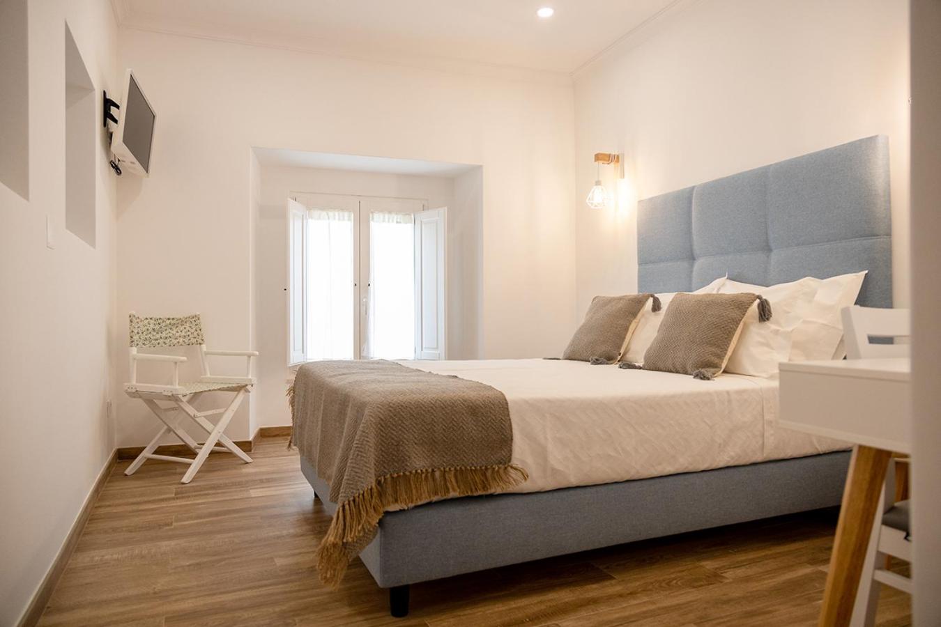 Suite - Photo 11