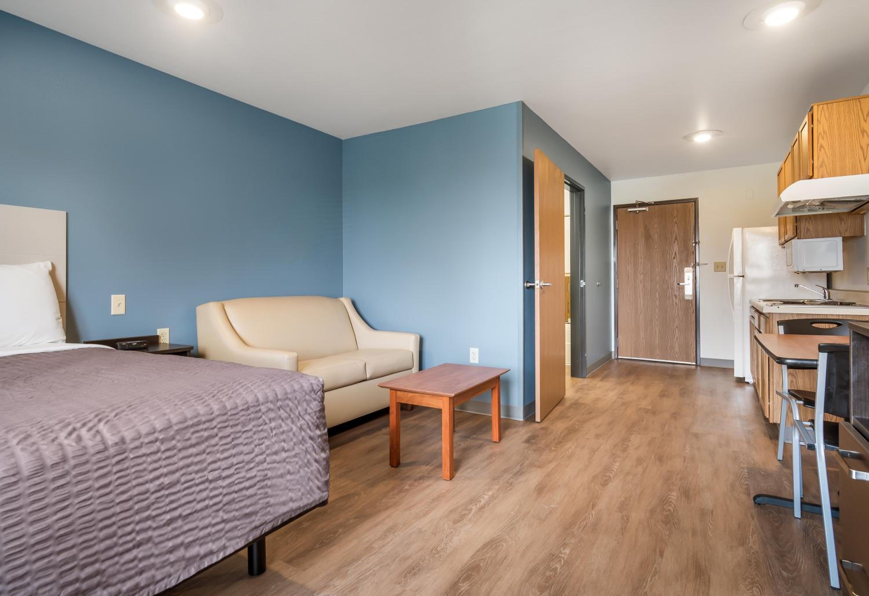 2 Full Beds | Non-Smoking, Kitchen photo 2
