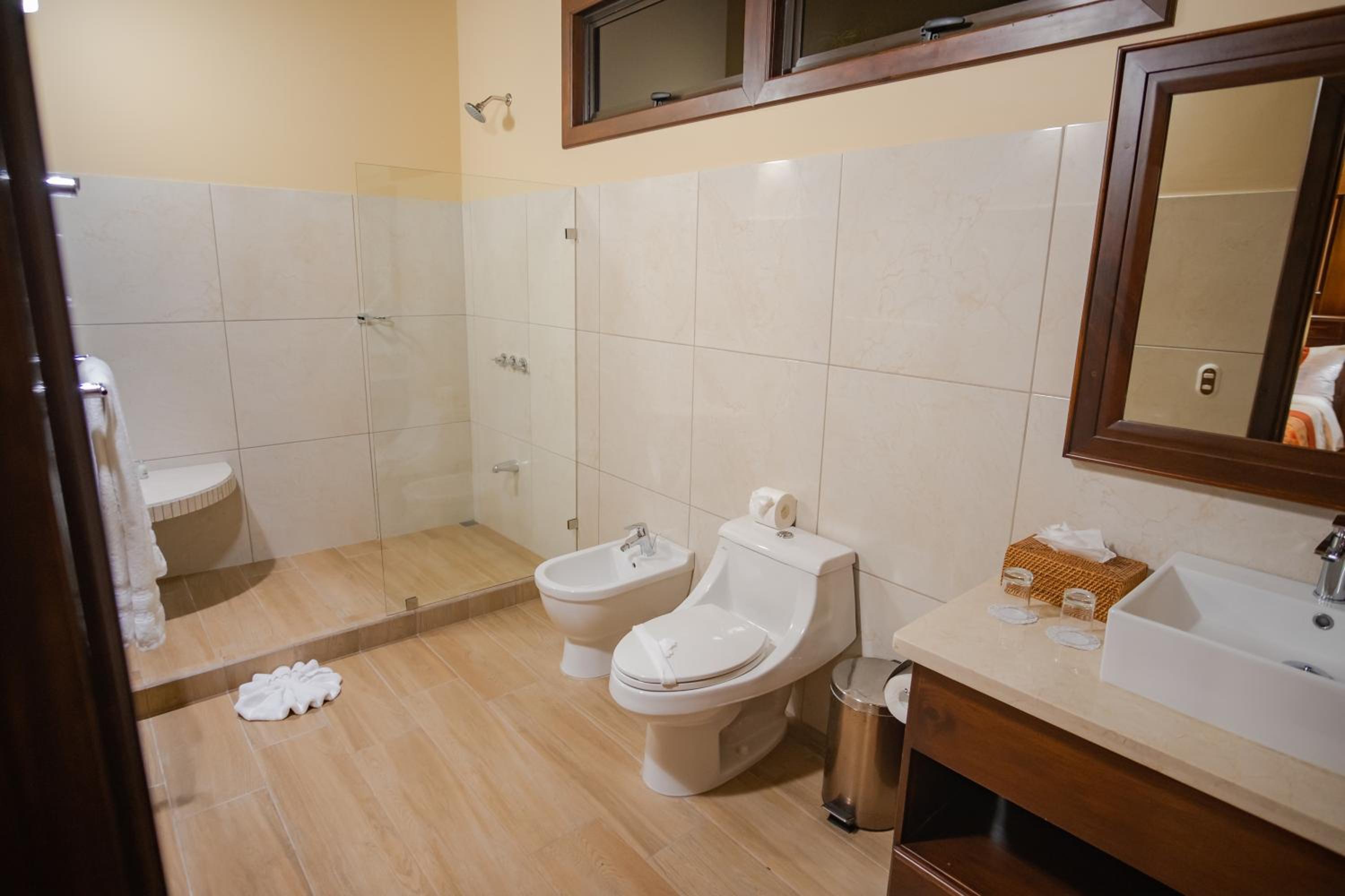 Deluxe Bungalow with Bathtub photo 2