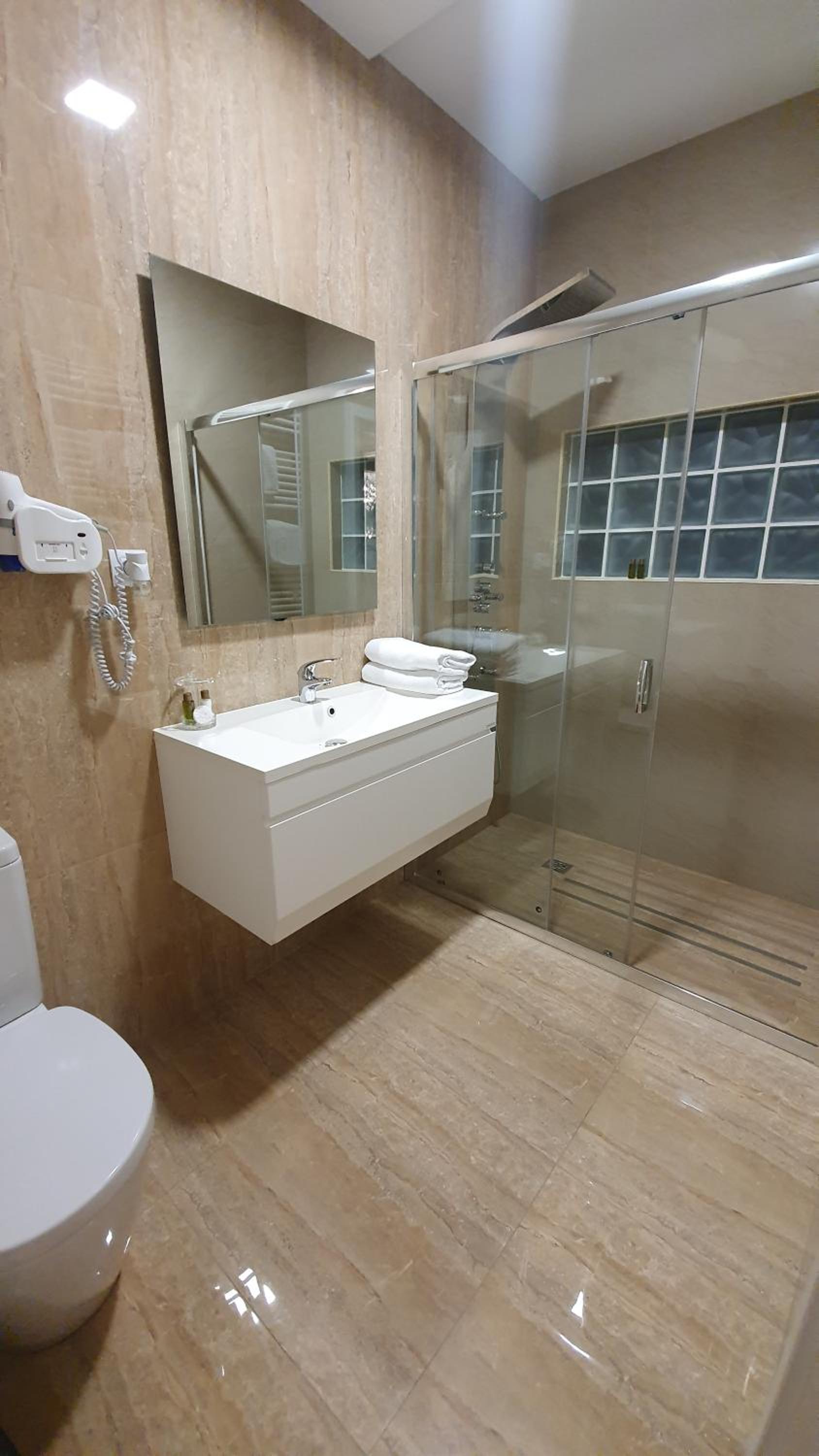 Queen Room with Pool View photo 3