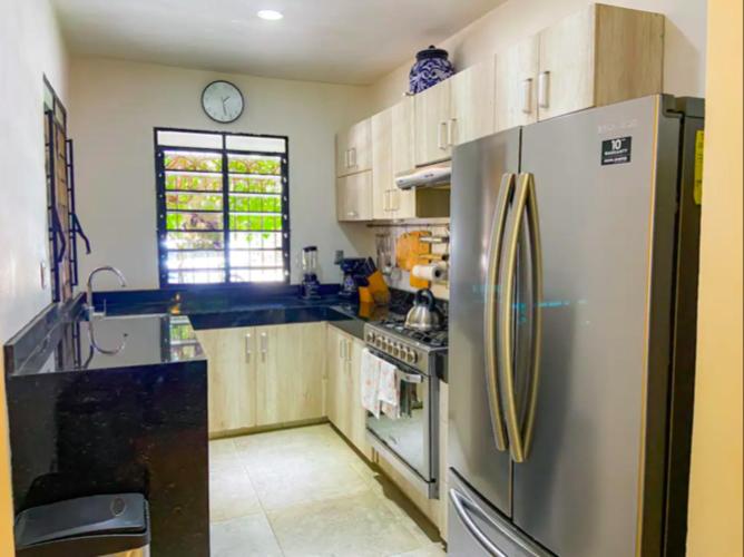 Five-Bedroom House - Photo 24