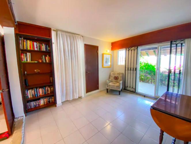 Five-Bedroom House - Photo 25