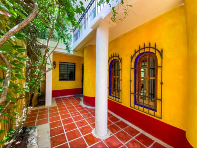Five-Bedroom House - Photo 26