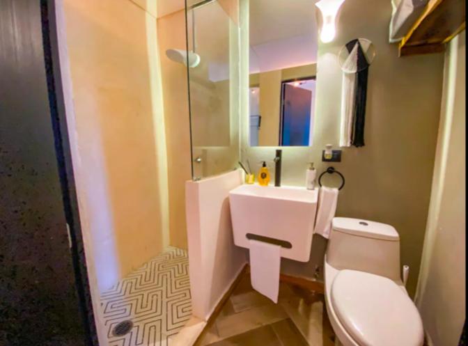 Five-Bedroom House - Photo 28