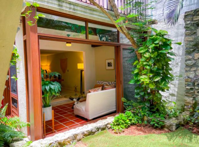 Five-Bedroom House - Photo 30