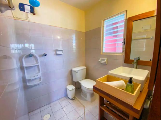 Five-Bedroom House - Photo 11