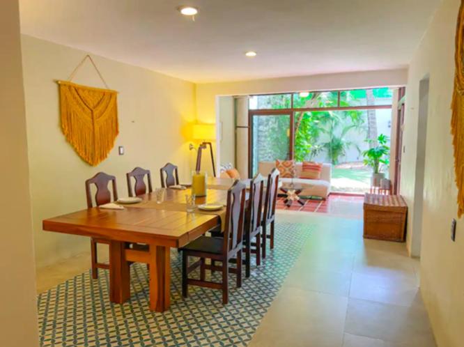 Five-Bedroom House - Photo 8