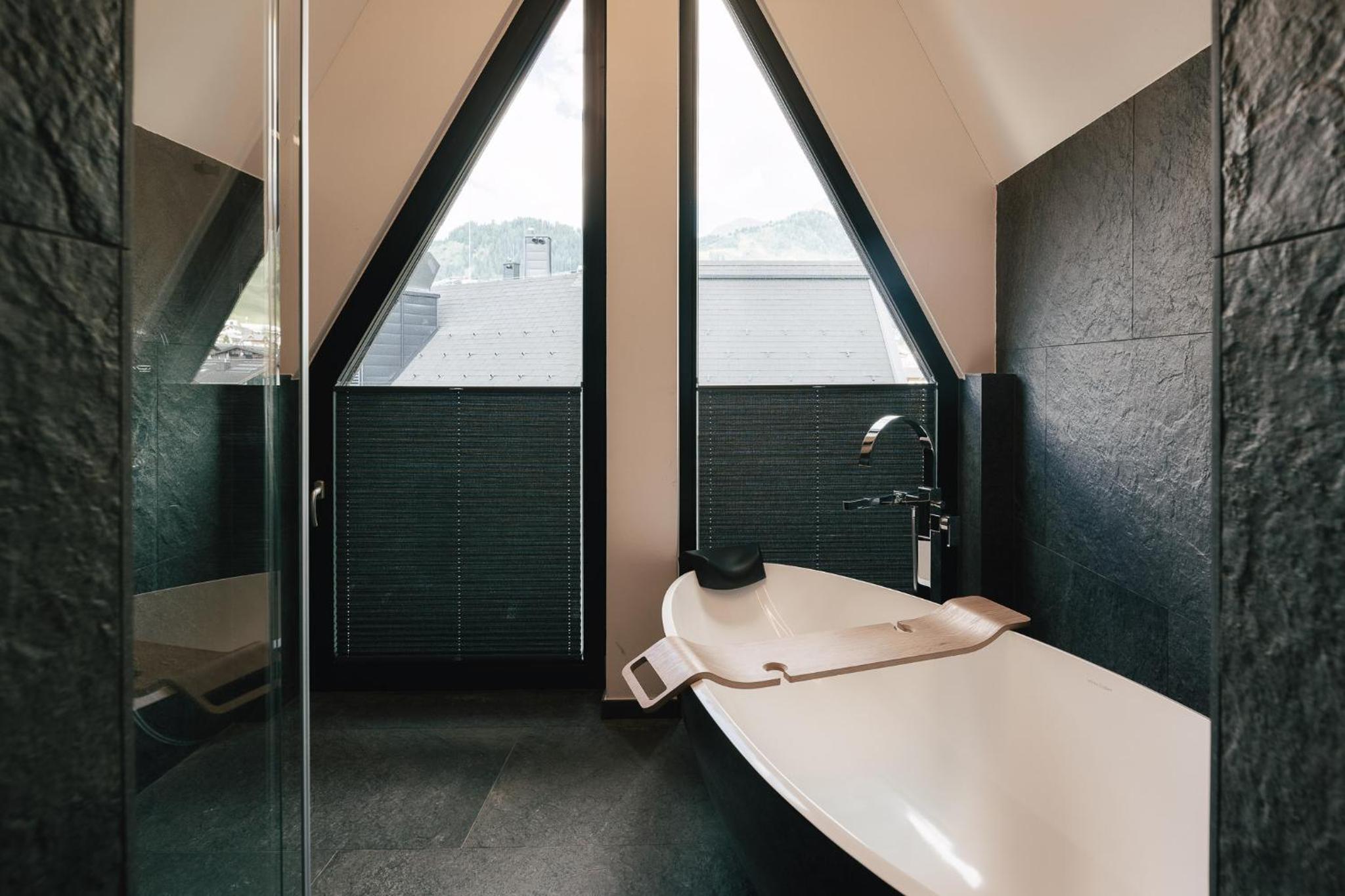 Executive Suite - Photo 8