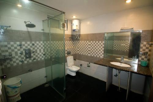 Deluxe Queen Suite