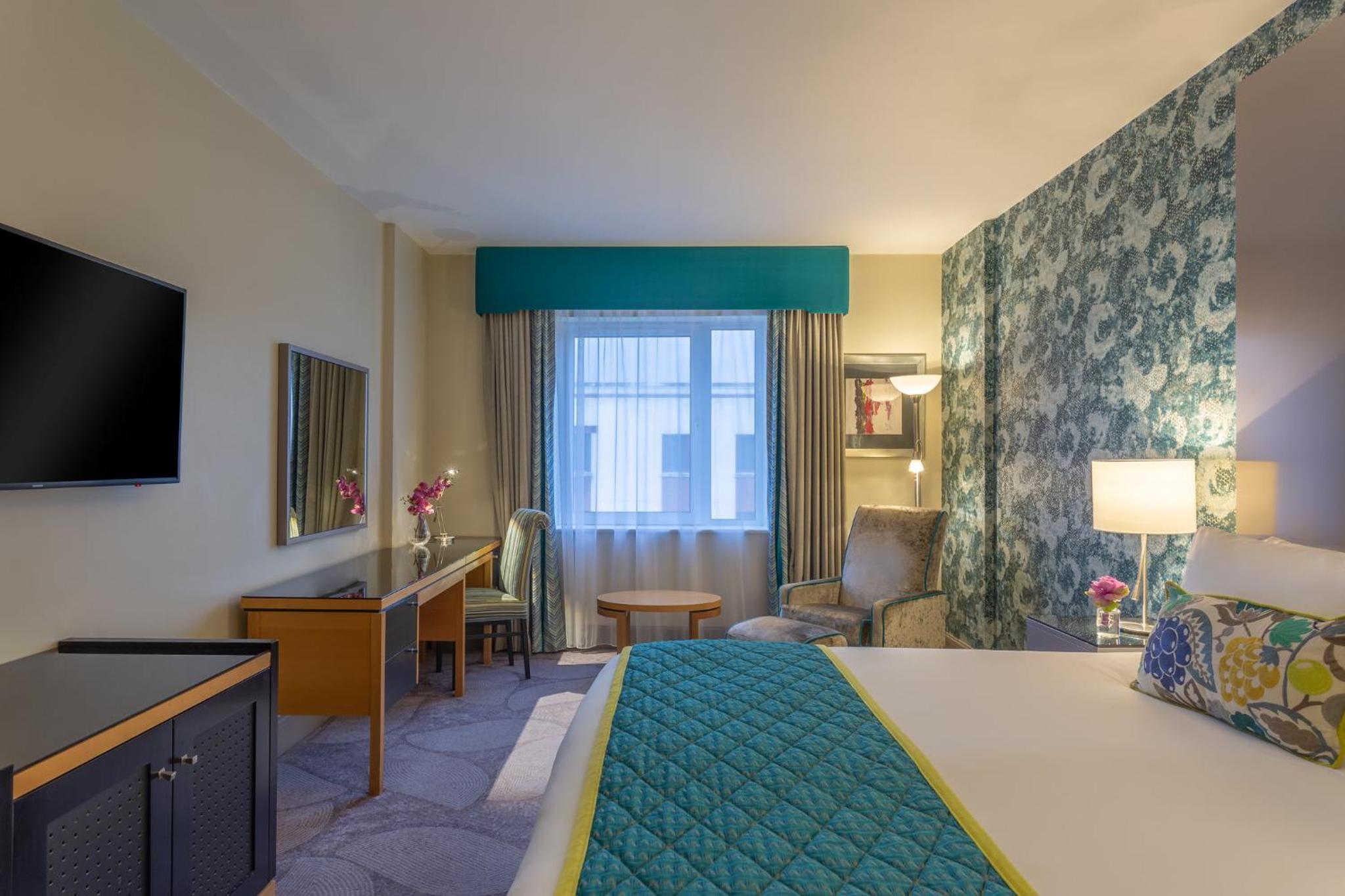 Premium King Room - Lounge Access - Photo 3