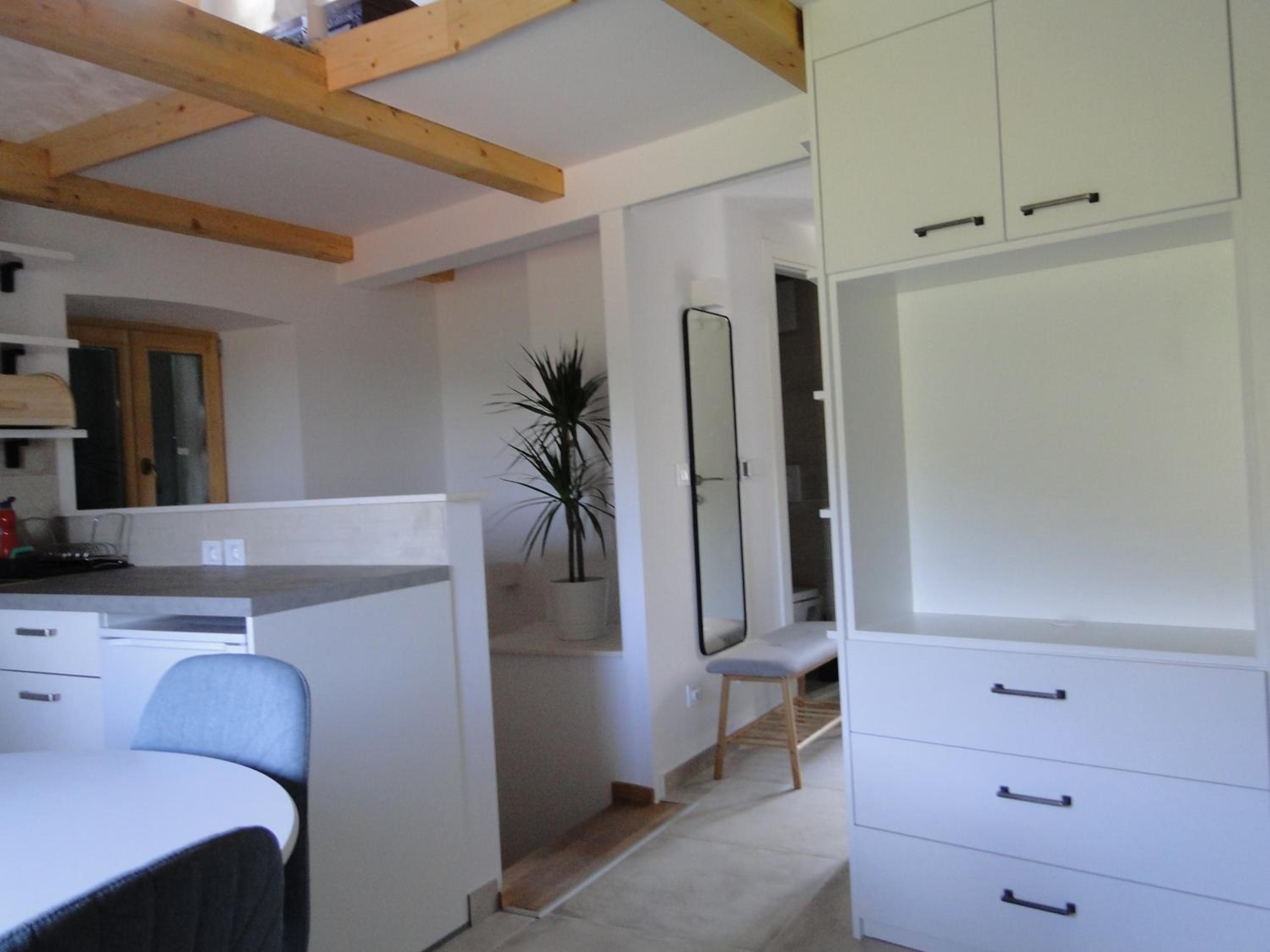 Apartment with Sea View - Photo 5