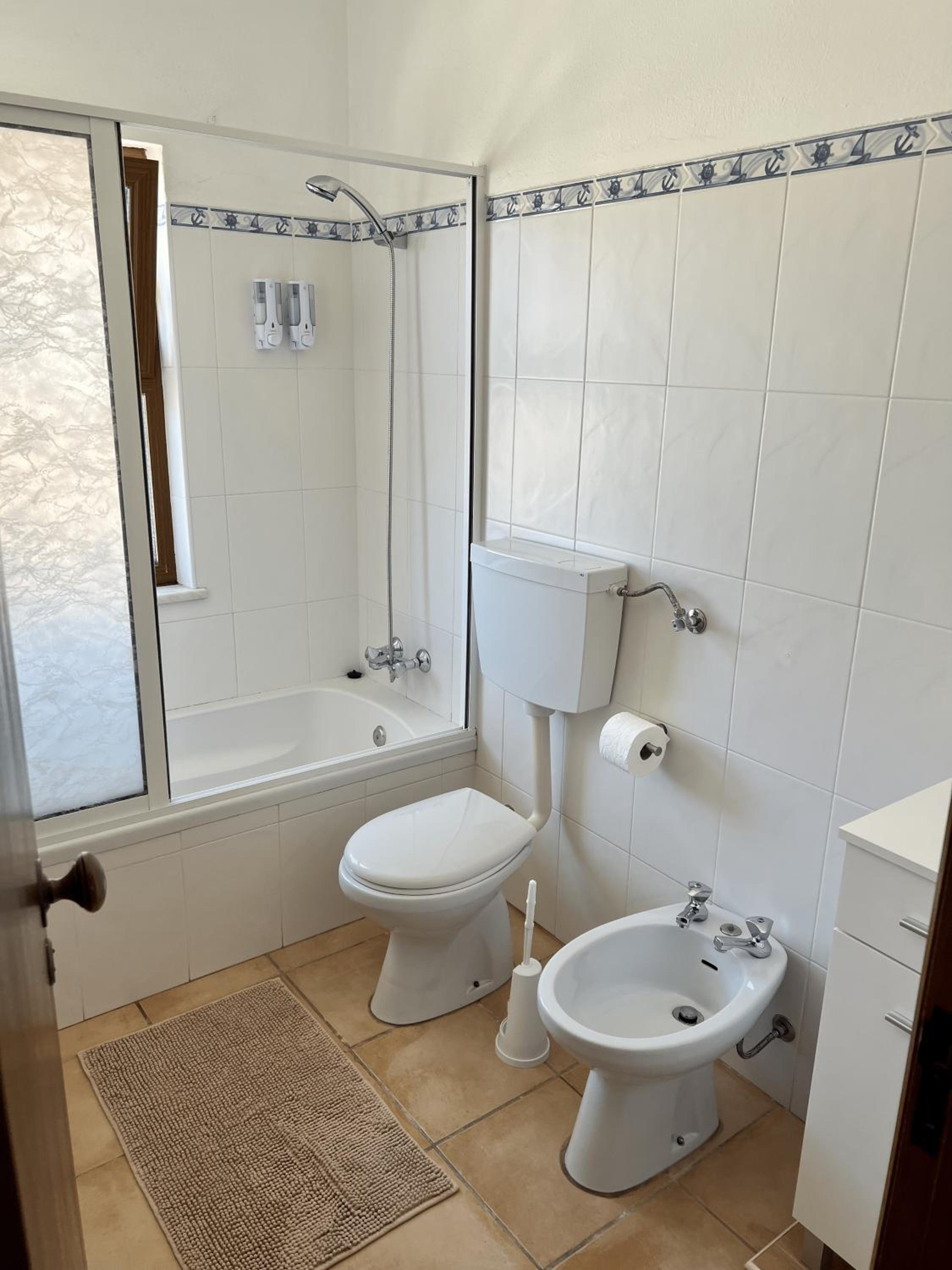 One-Bedroom Apartment - Photo 6