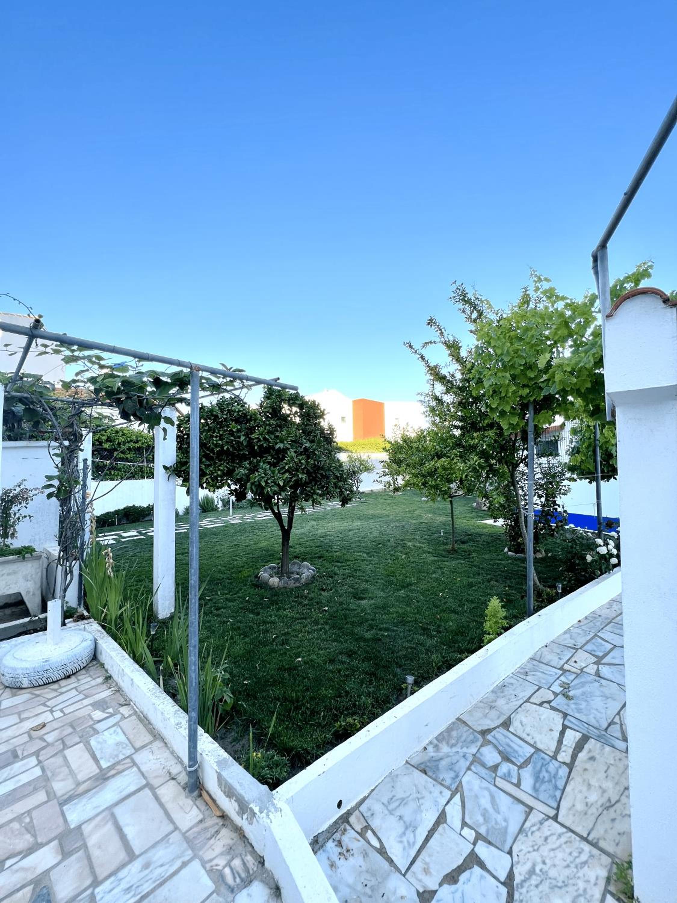 One-Bedroom Apartment - Photo 3