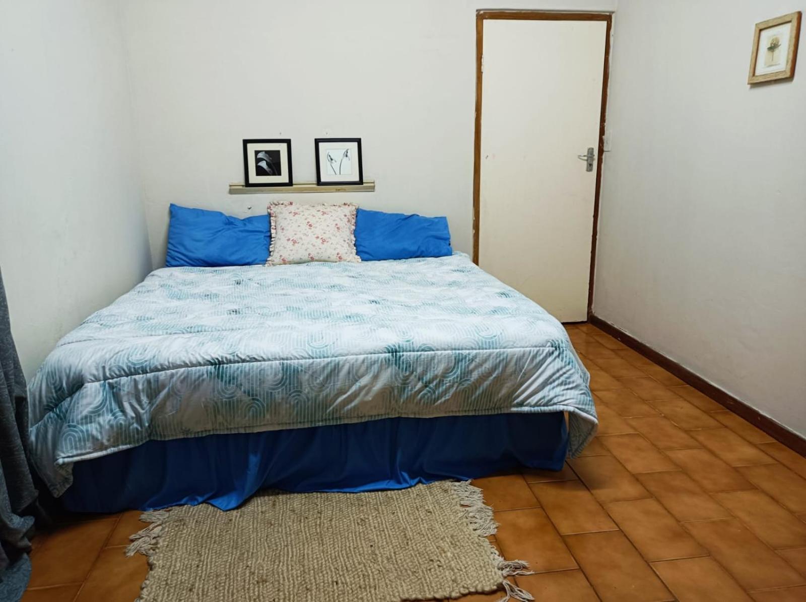 Eight-Bedroom House photo 1