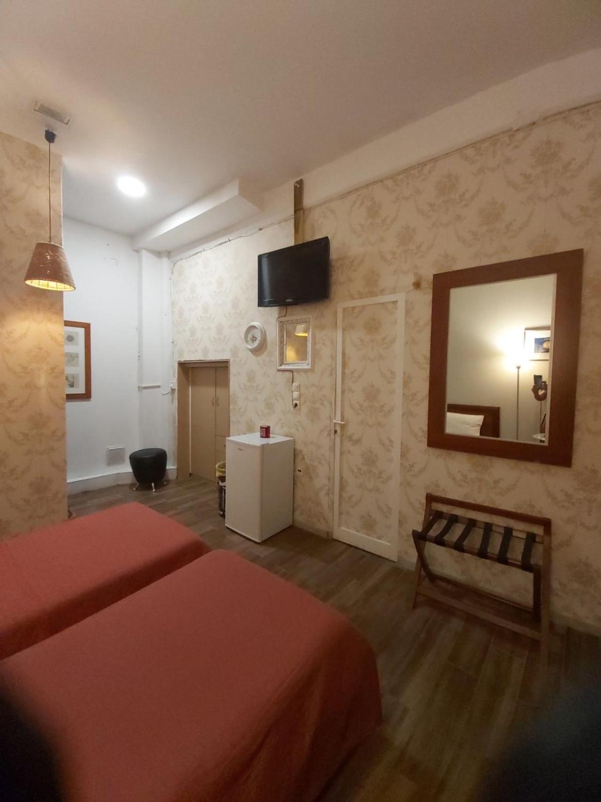 One-Bedroom Apartment - Photo 8