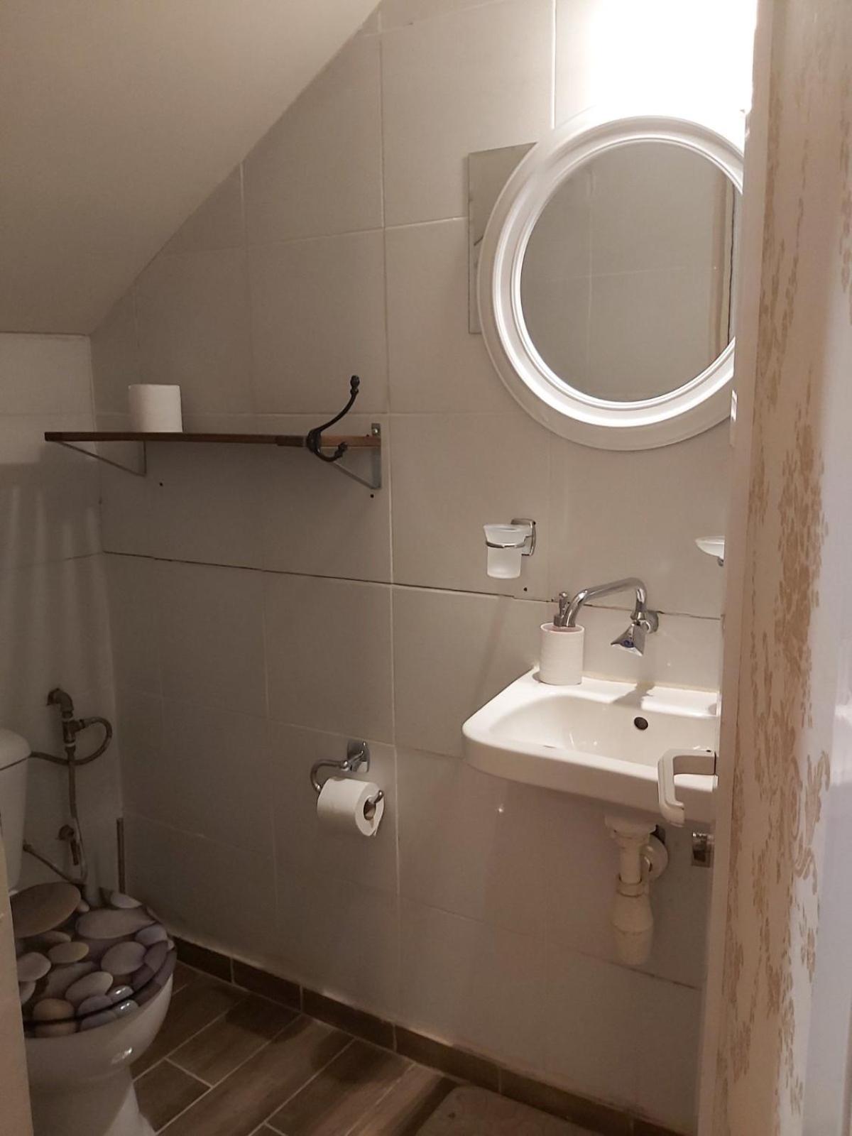 One-Bedroom Apartment - Photo 10