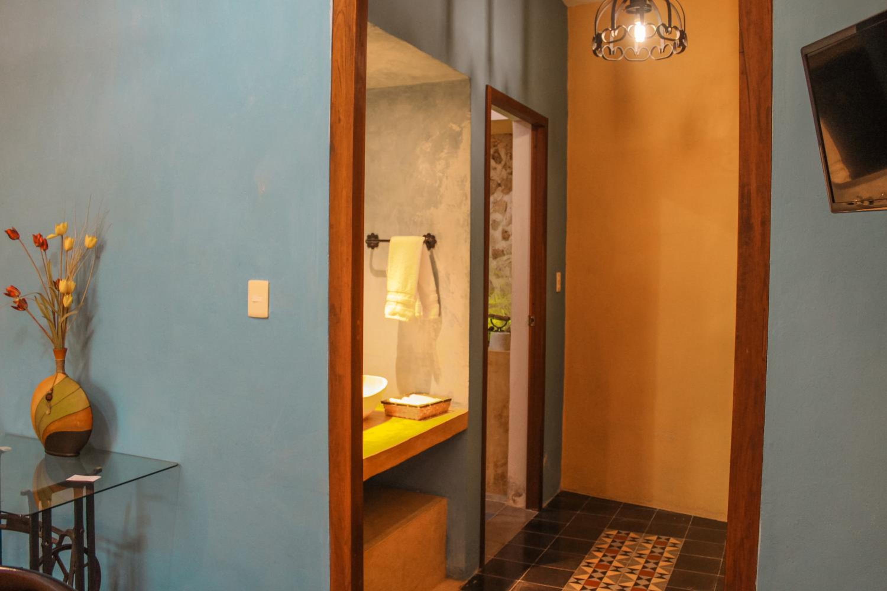 Queen Room with Pool View photo 2