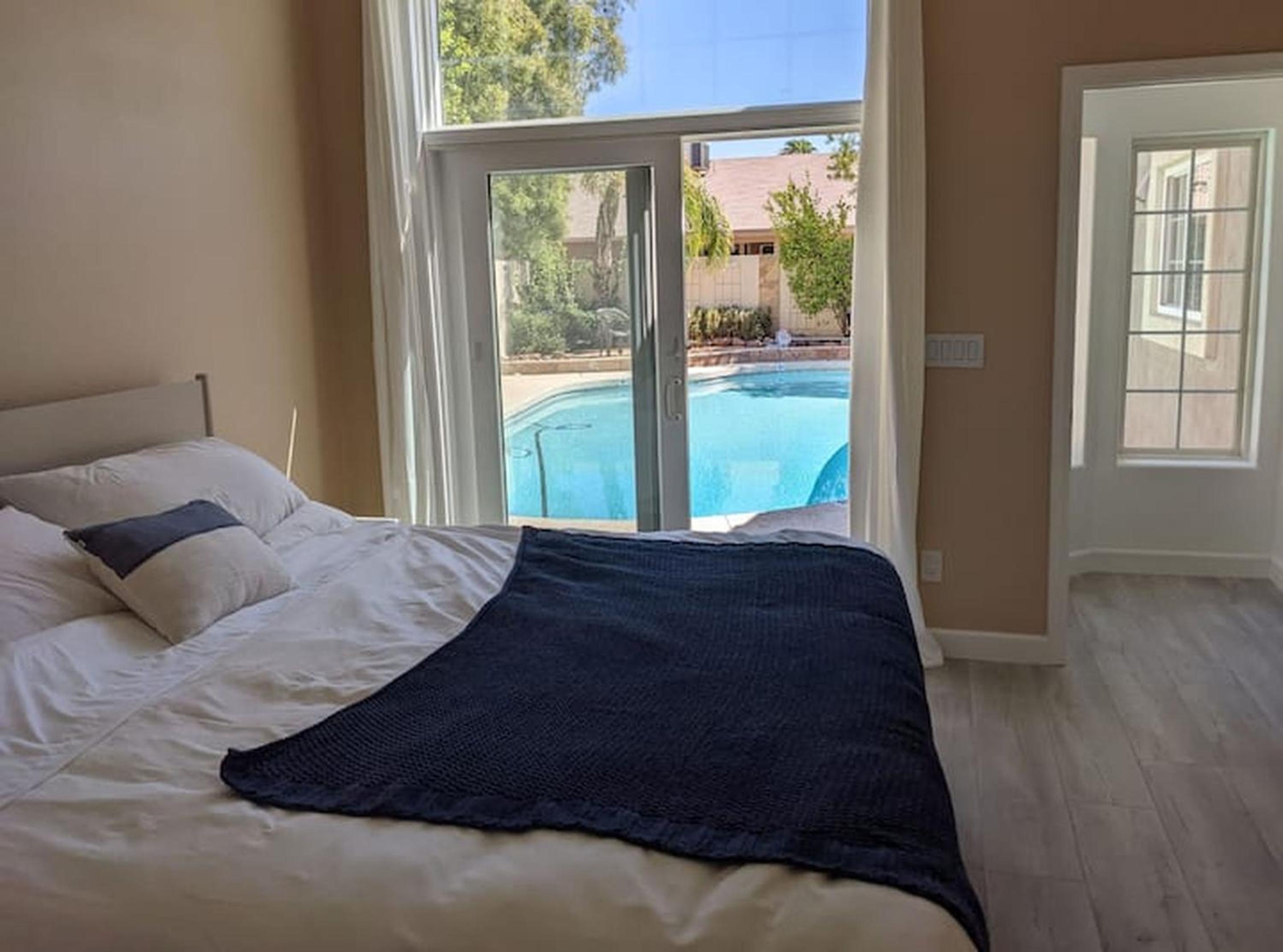 Five-Bedroom House photo 1