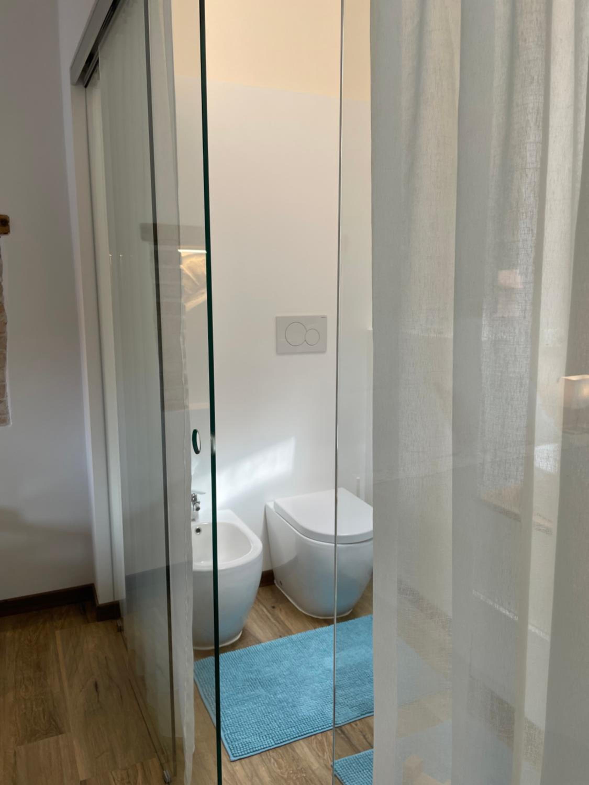 Budget Double Room - Photo 11