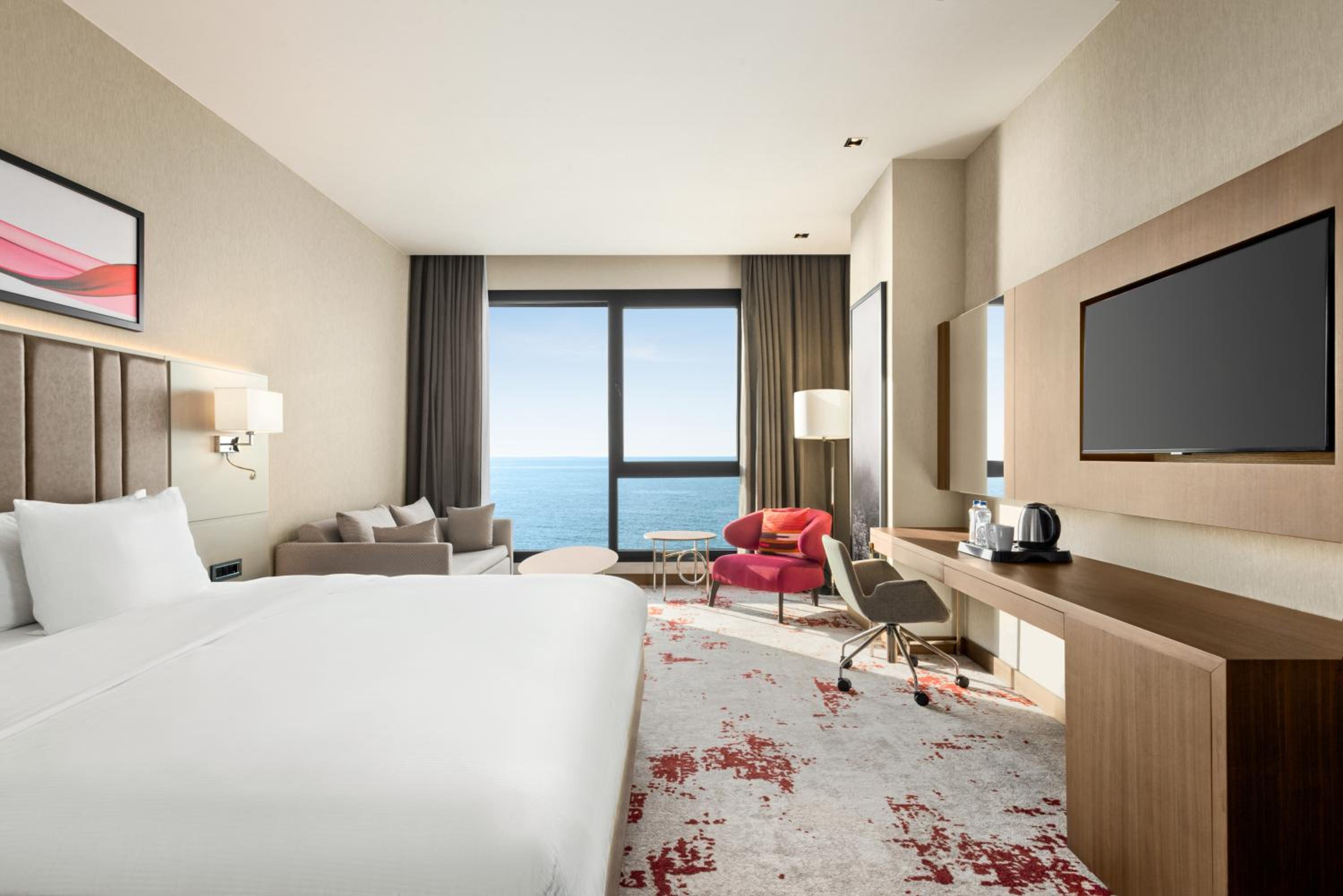 1 King Bed, Family Room, Sea View - Photo 1