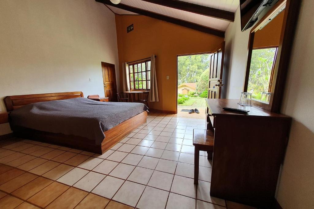 Queen Room with Garden View photo 1