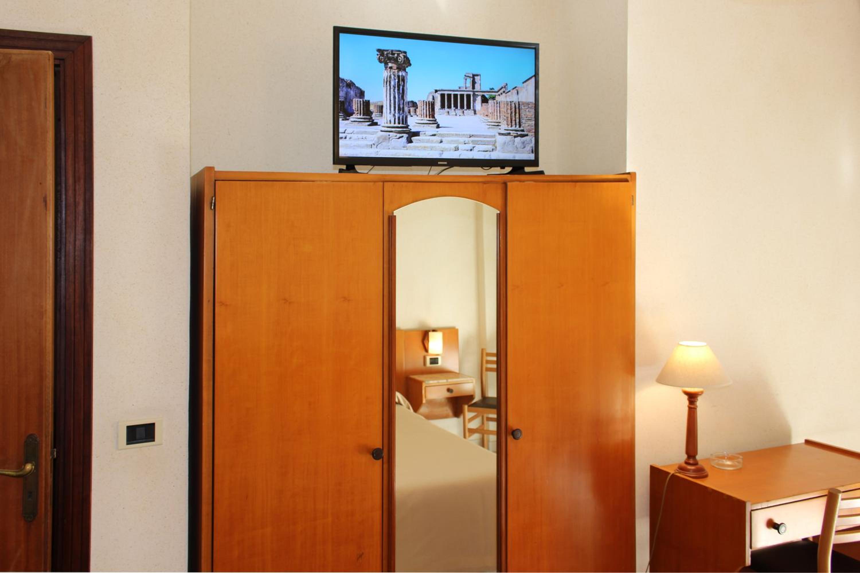 Standard Room with Balcony and Pool View photo 1