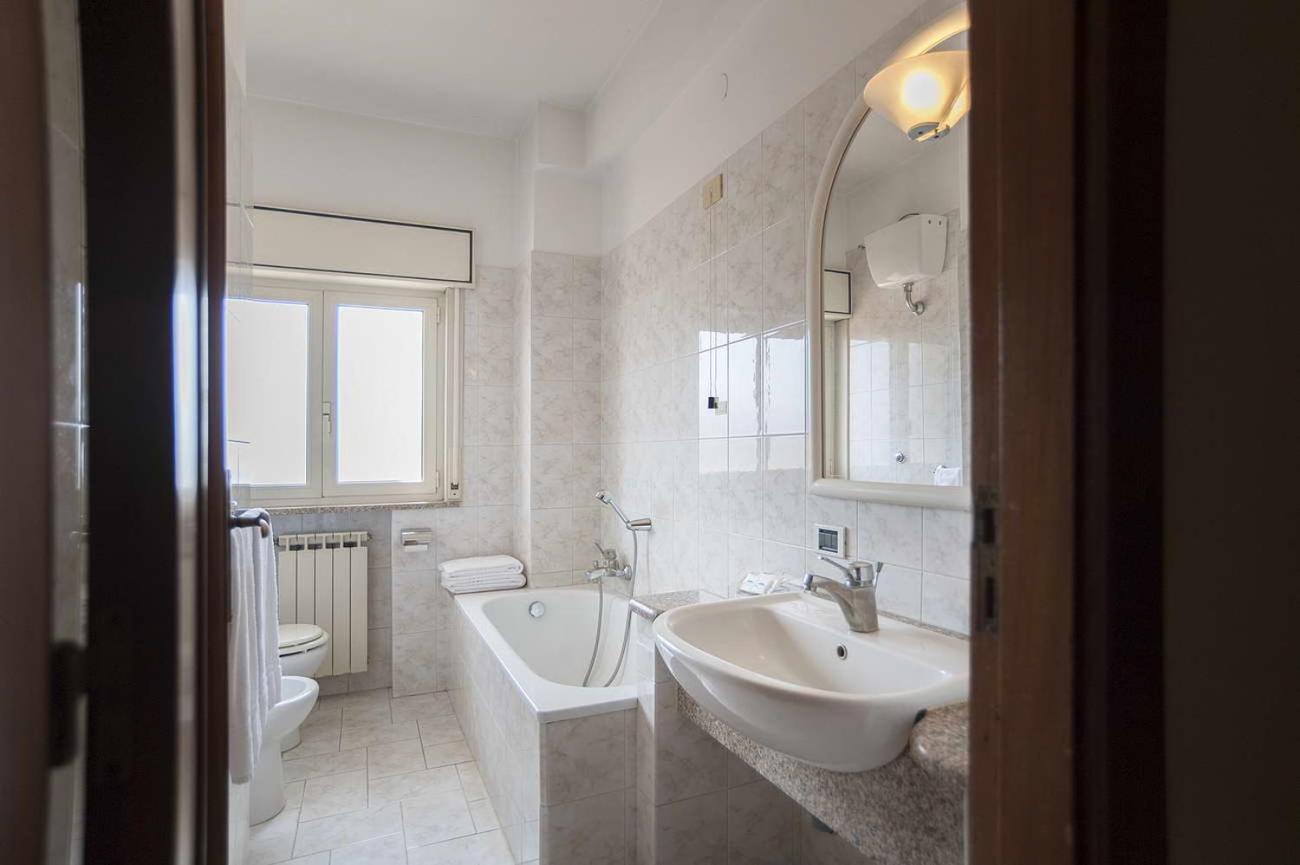 Standard Room with Balcony and Pool View photo 2