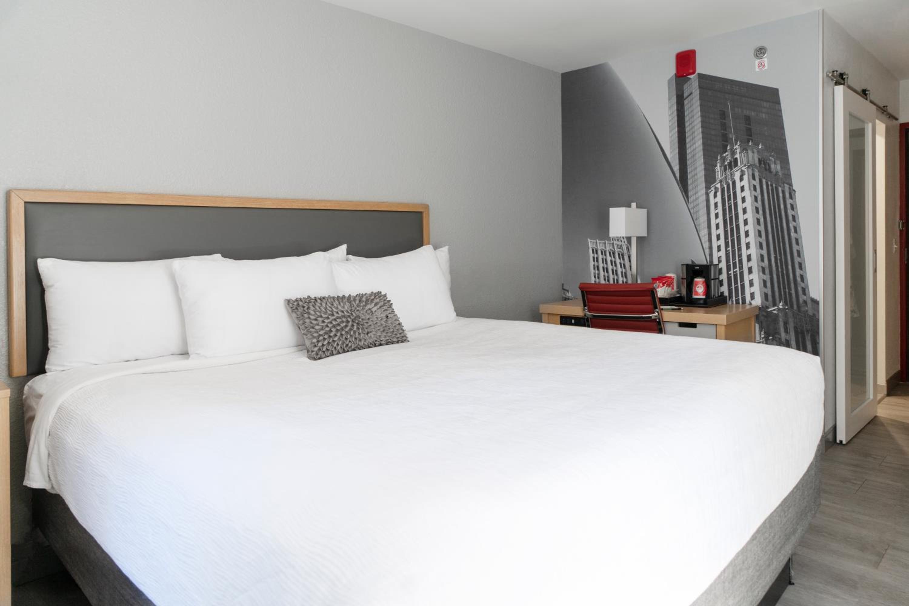 Standard King Room - Photo 2
