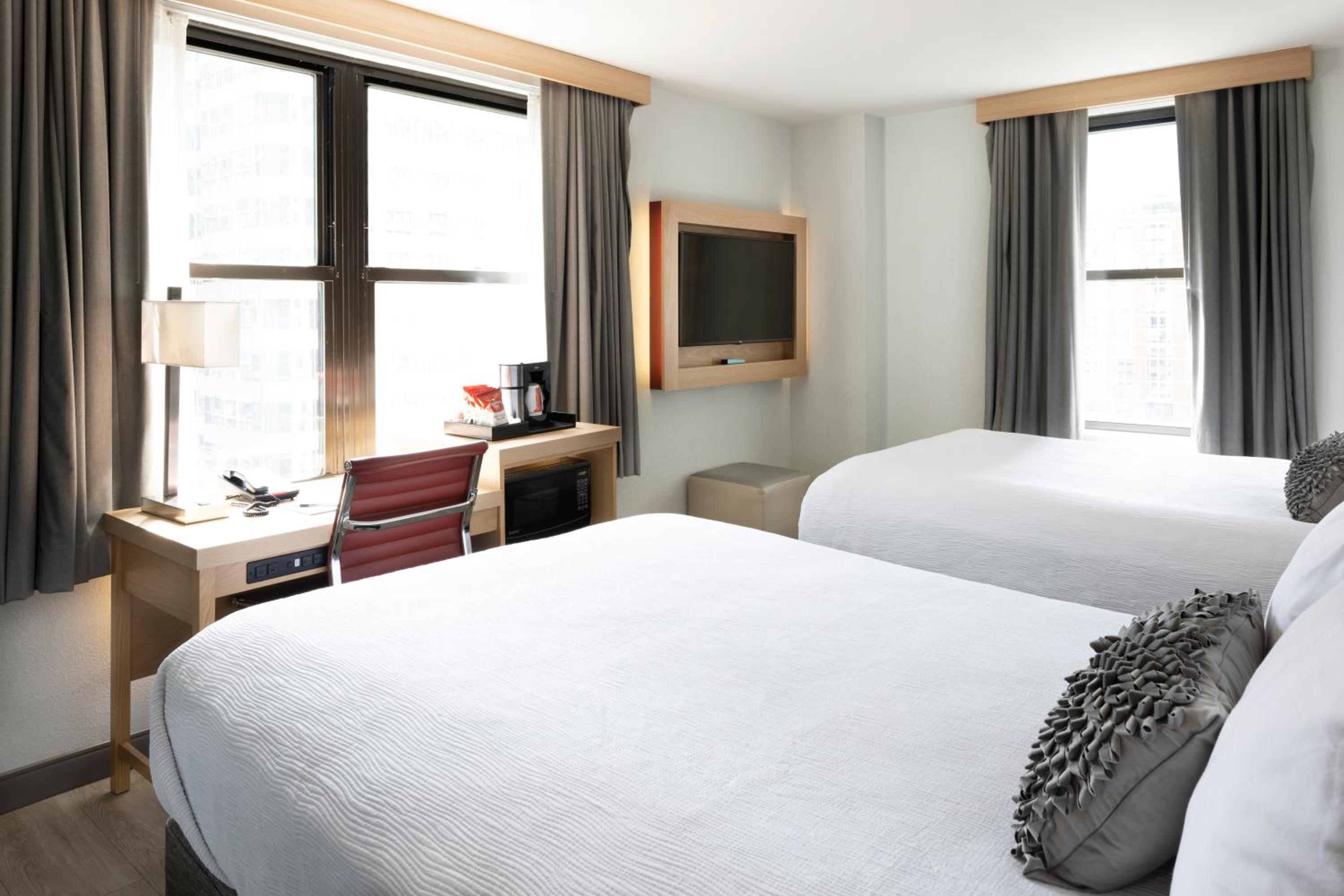 Deluxe Double Room with Two Double Beds - Photo 3