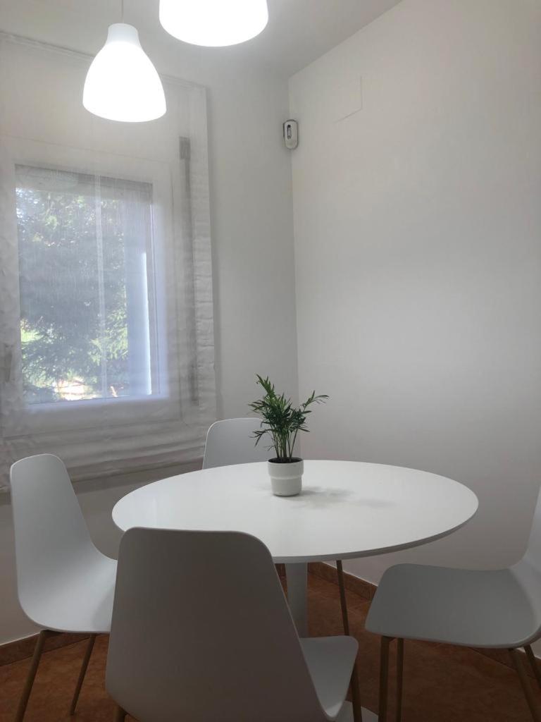 Five-Bedroom House photo 2