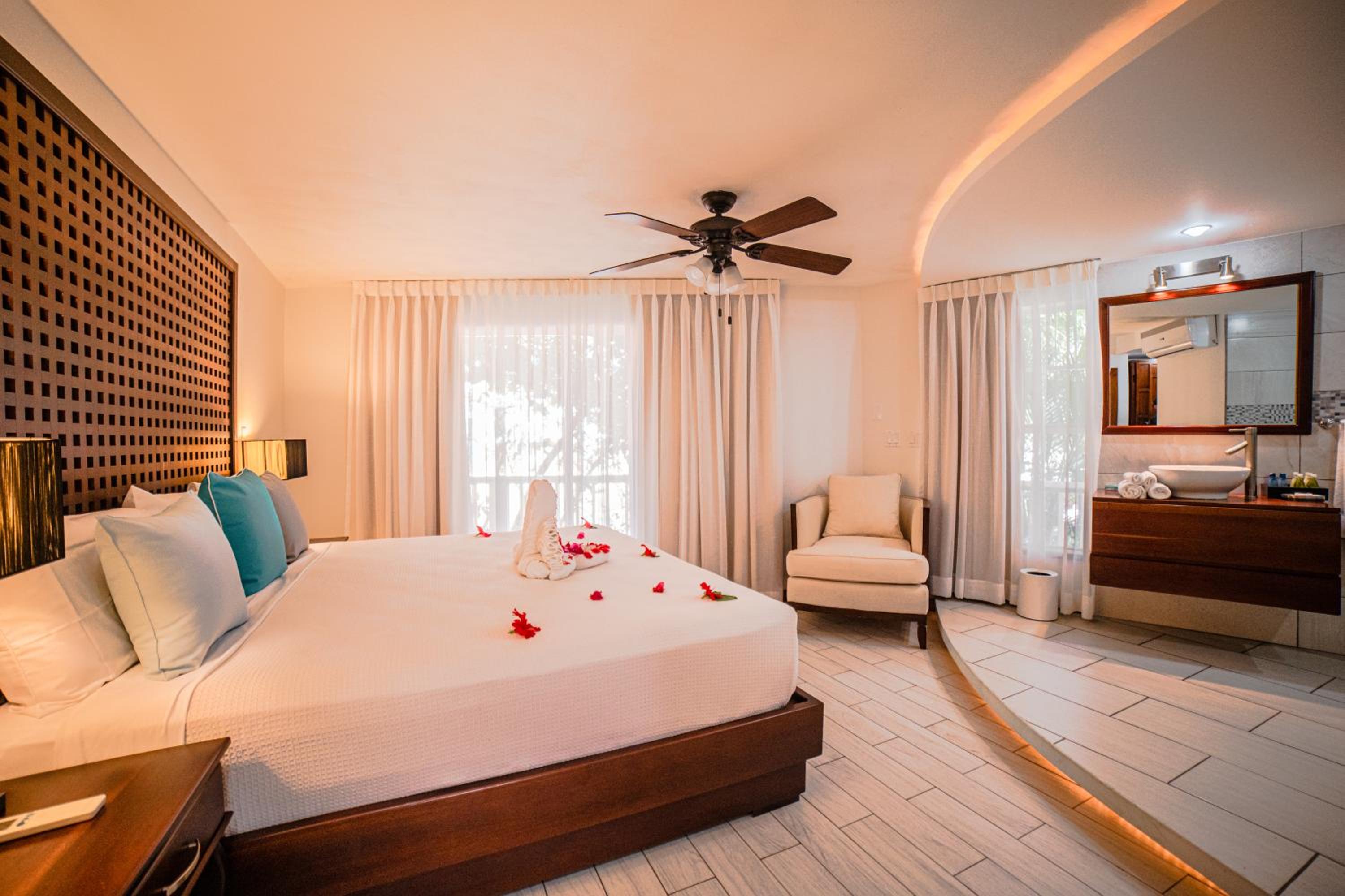 Honeymoon Suite photo 3