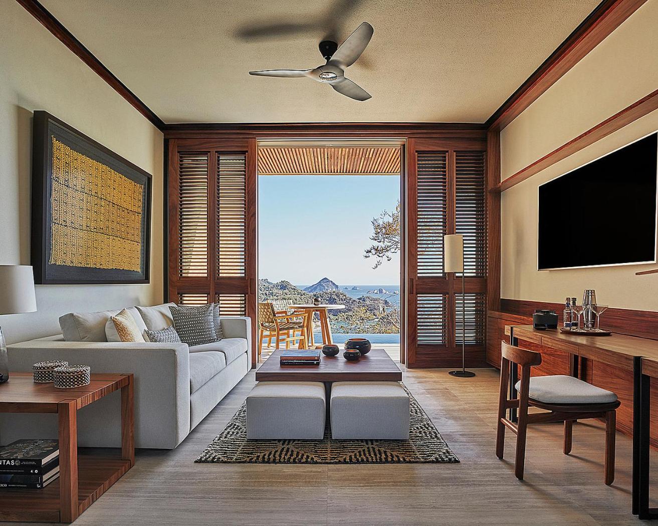 Cliffside Panoramic One-Bedroom Suite with Infinity Pool photo 3