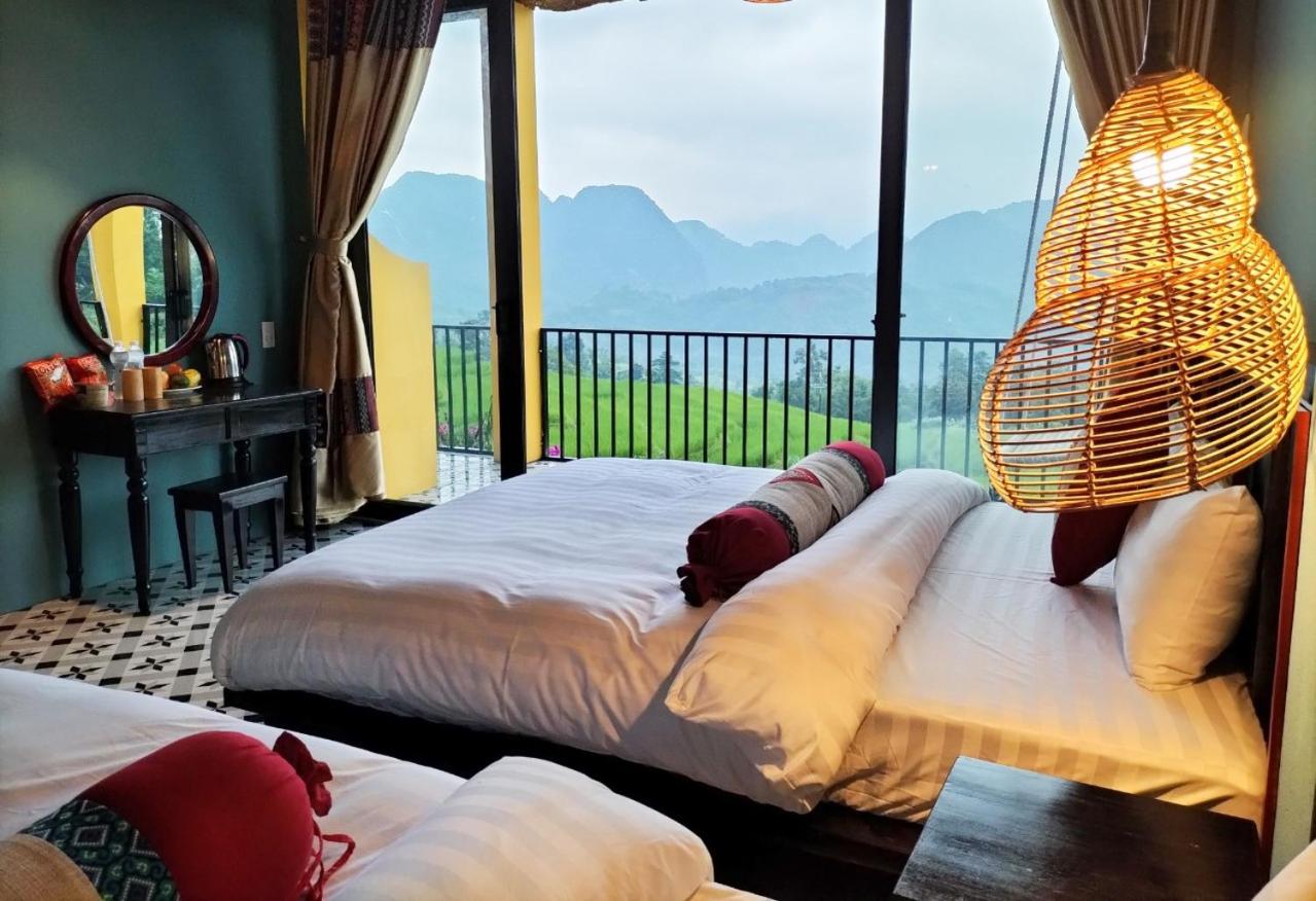 Family Room with Mountain View