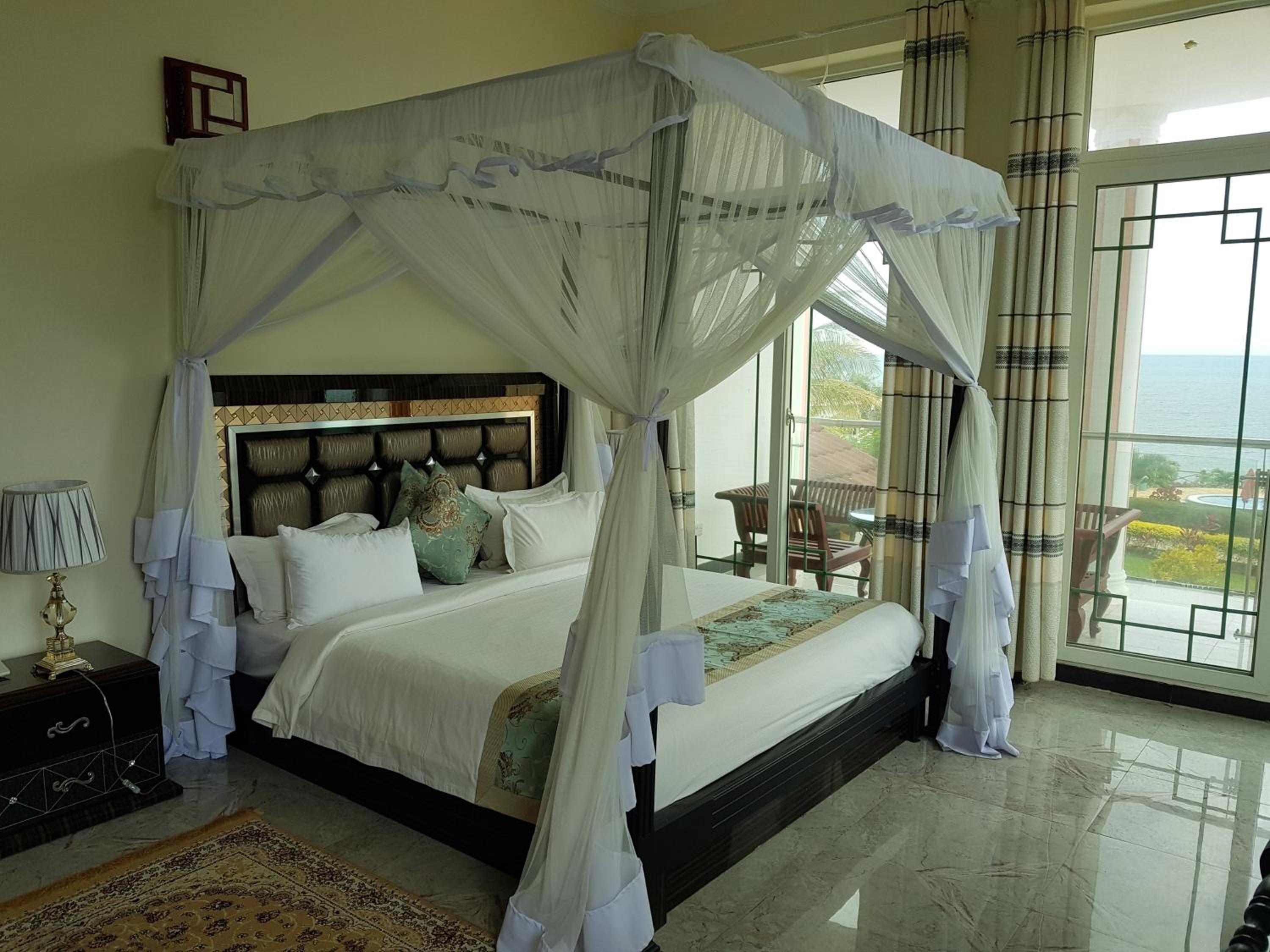 Three-Bedroom Villa - Photo 3