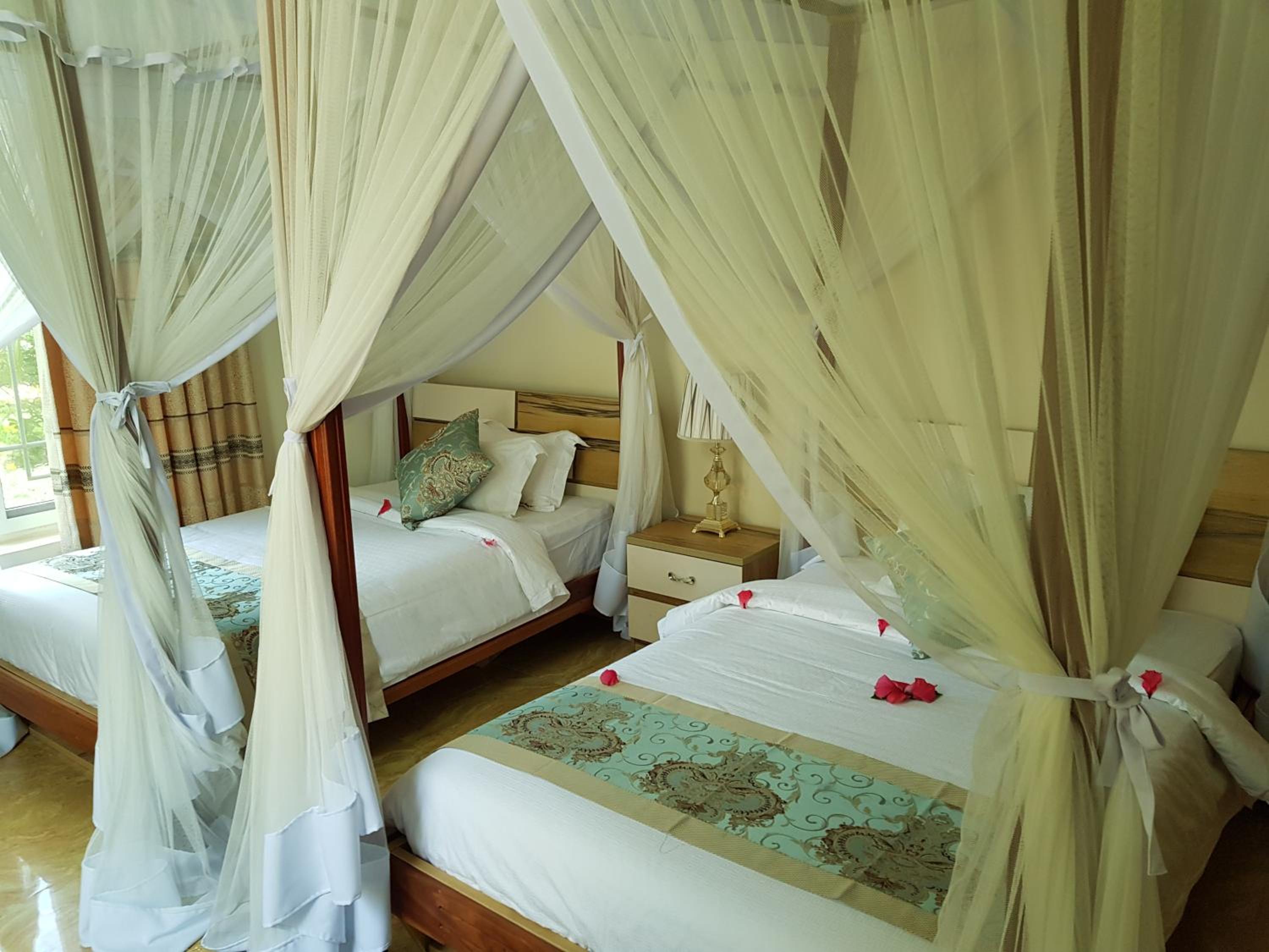 Three-Bedroom Villa - Photo 5