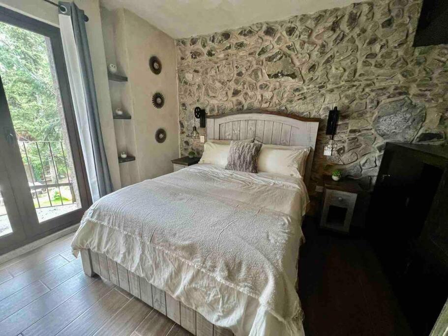 One-Bedroom Apartment - Photo 4
