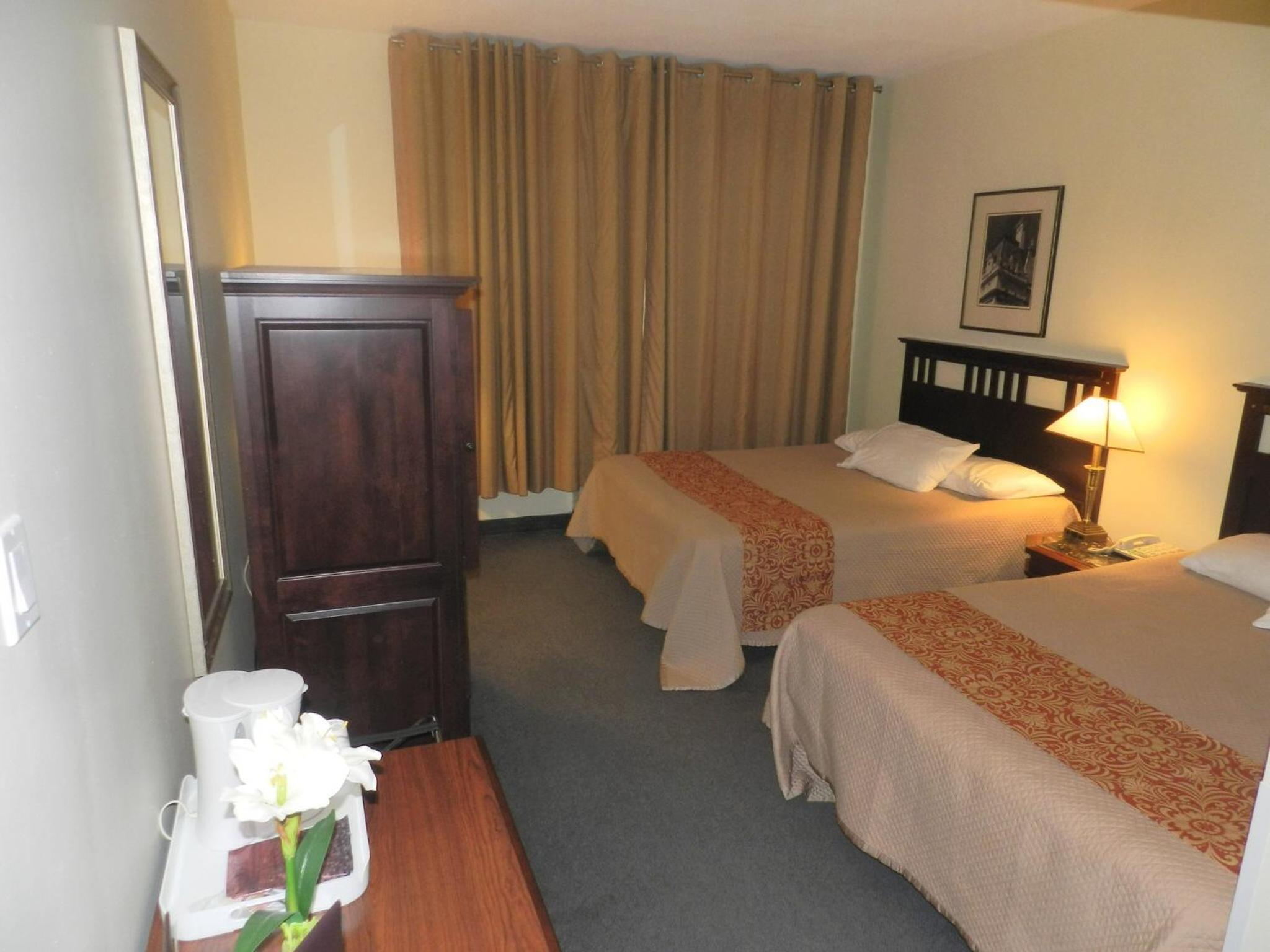 Queen Room with Two Queen Beds - Photo 1