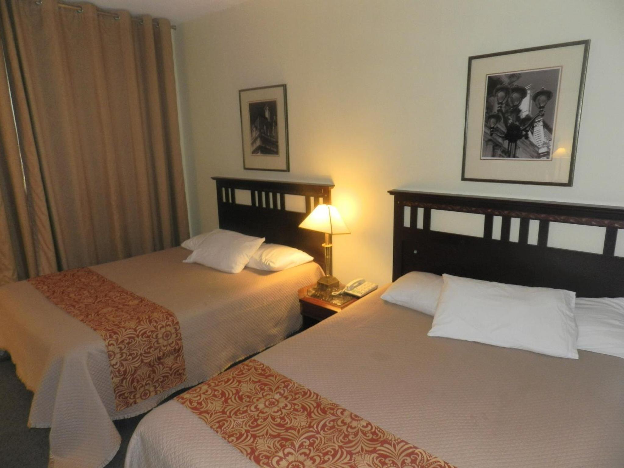Queen Room with Two Queen Beds - Photo 3