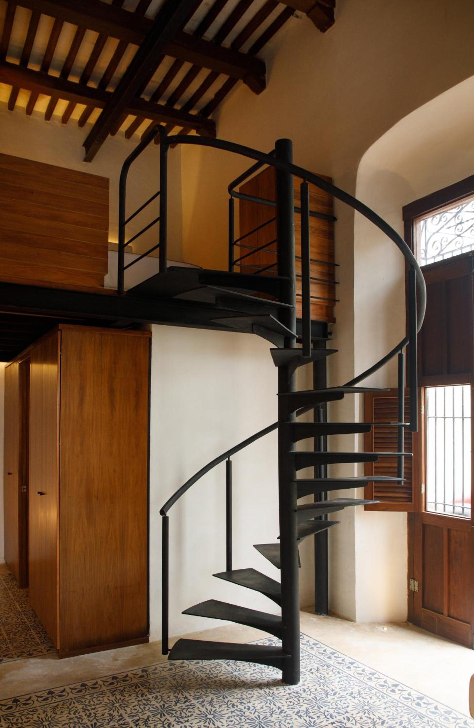Deluxe Family Suite - Photo 12