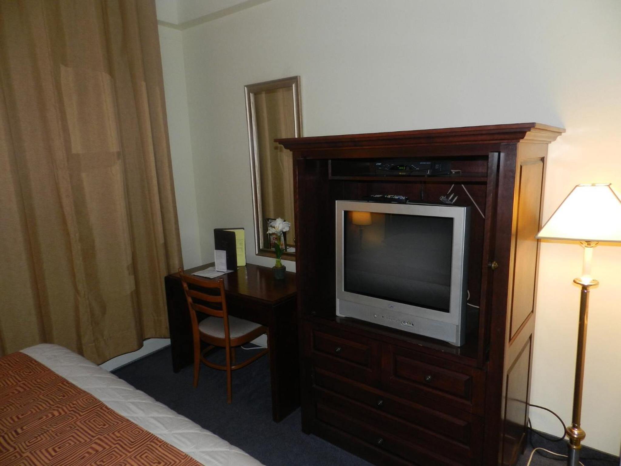 Queen Room with Two Queen Beds - Photo 2