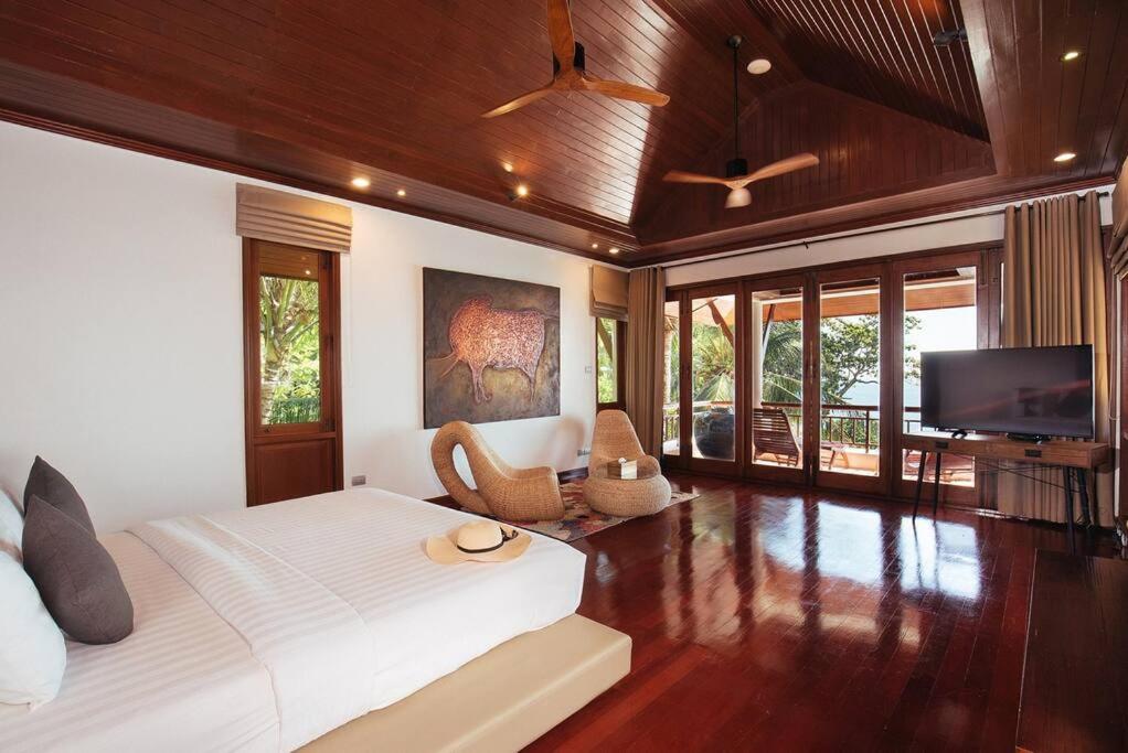 Villa photo 2