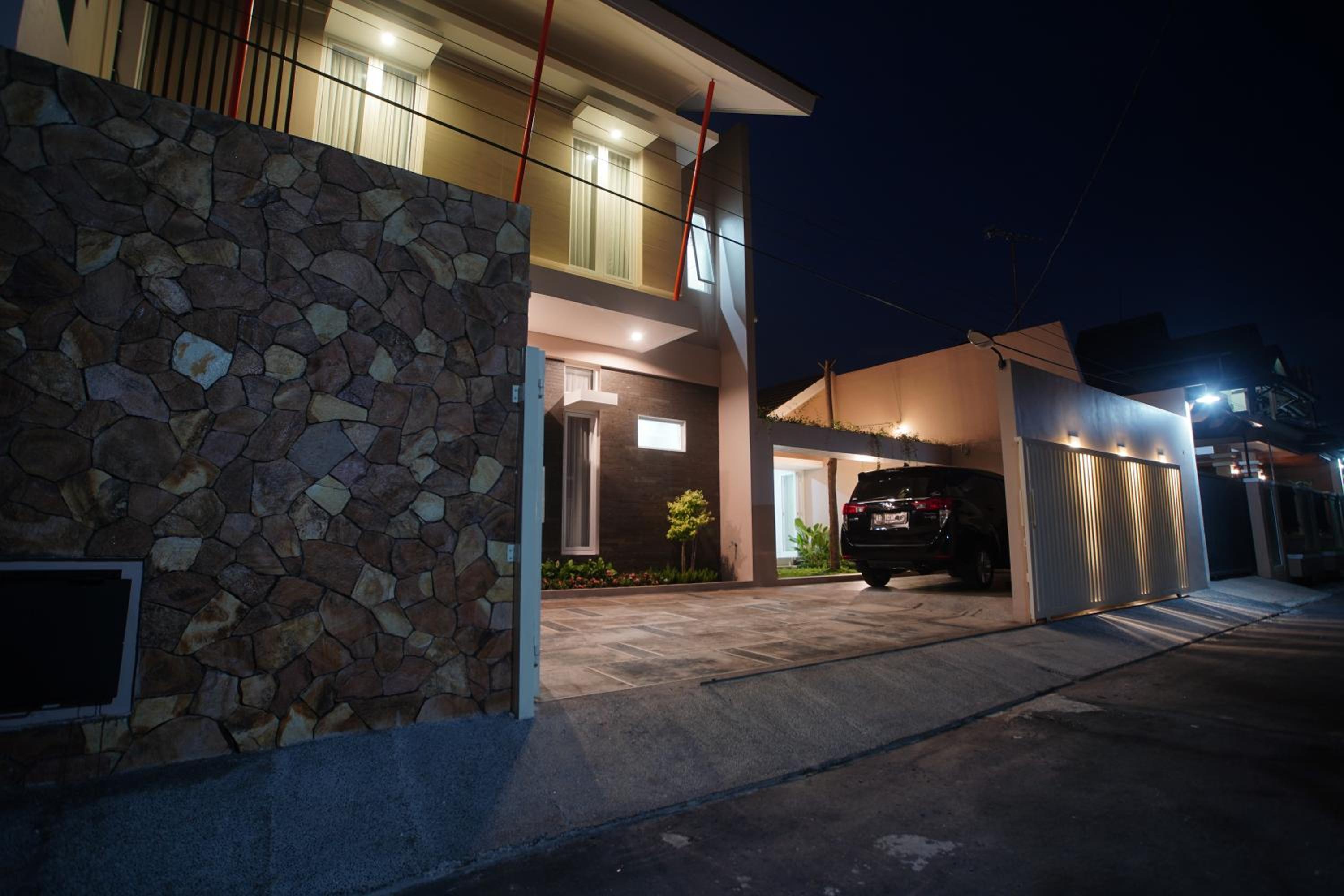 Four-Bedroom House - Photo 24