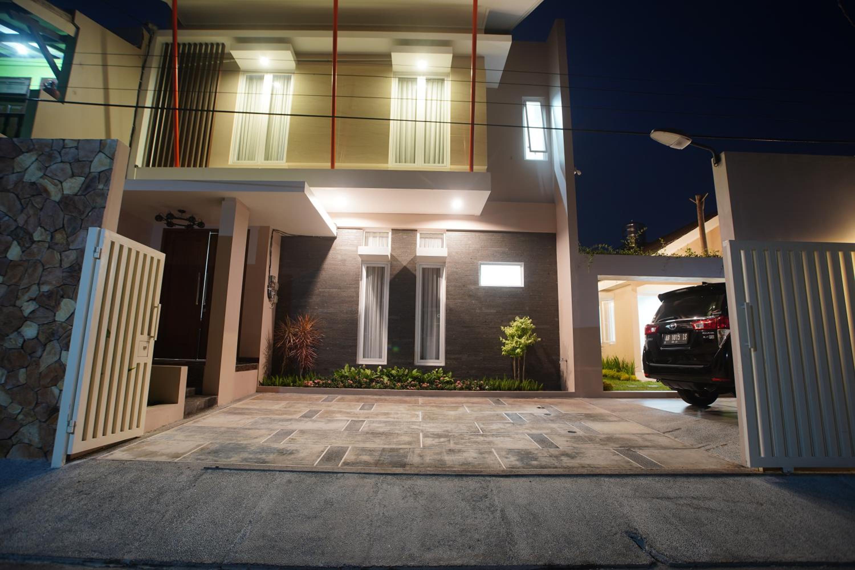 Four-Bedroom House - Photo 23