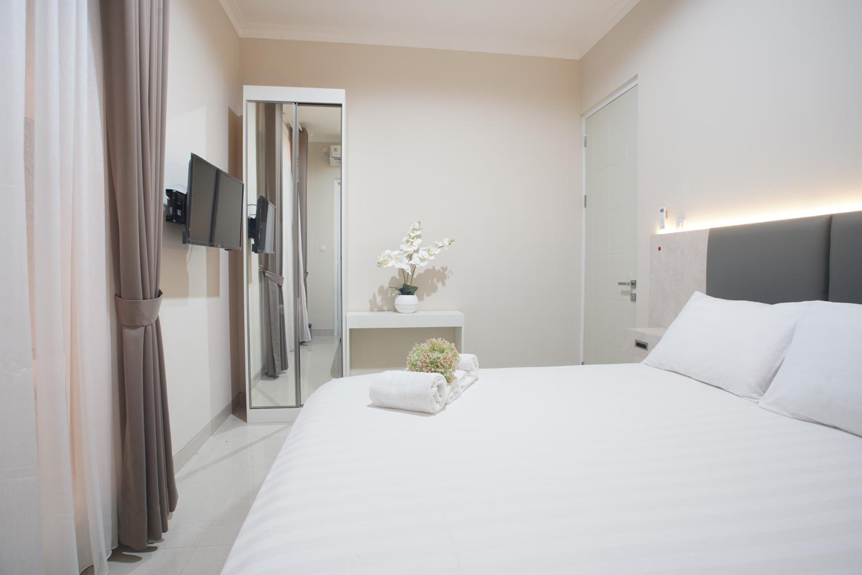 Four-Bedroom House - Photo 21