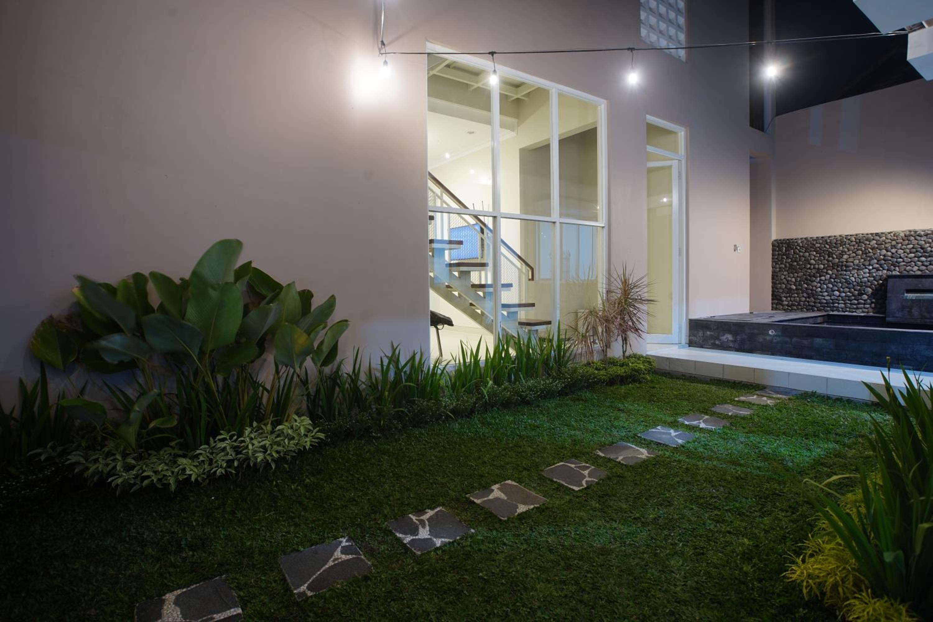 Four-Bedroom House - Photo 19