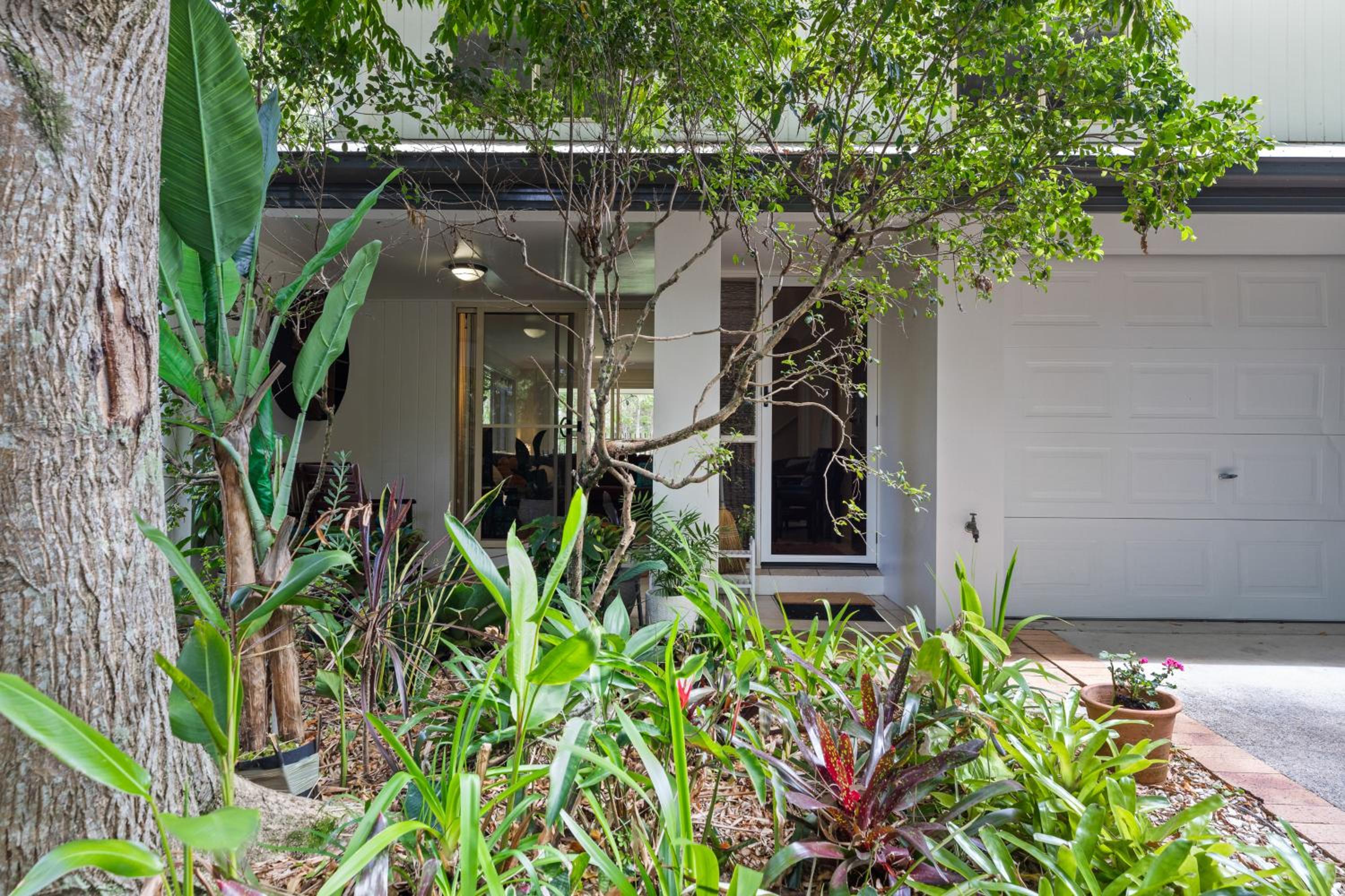 Treetops Lakeside Two Bedroom Apartment photo 3