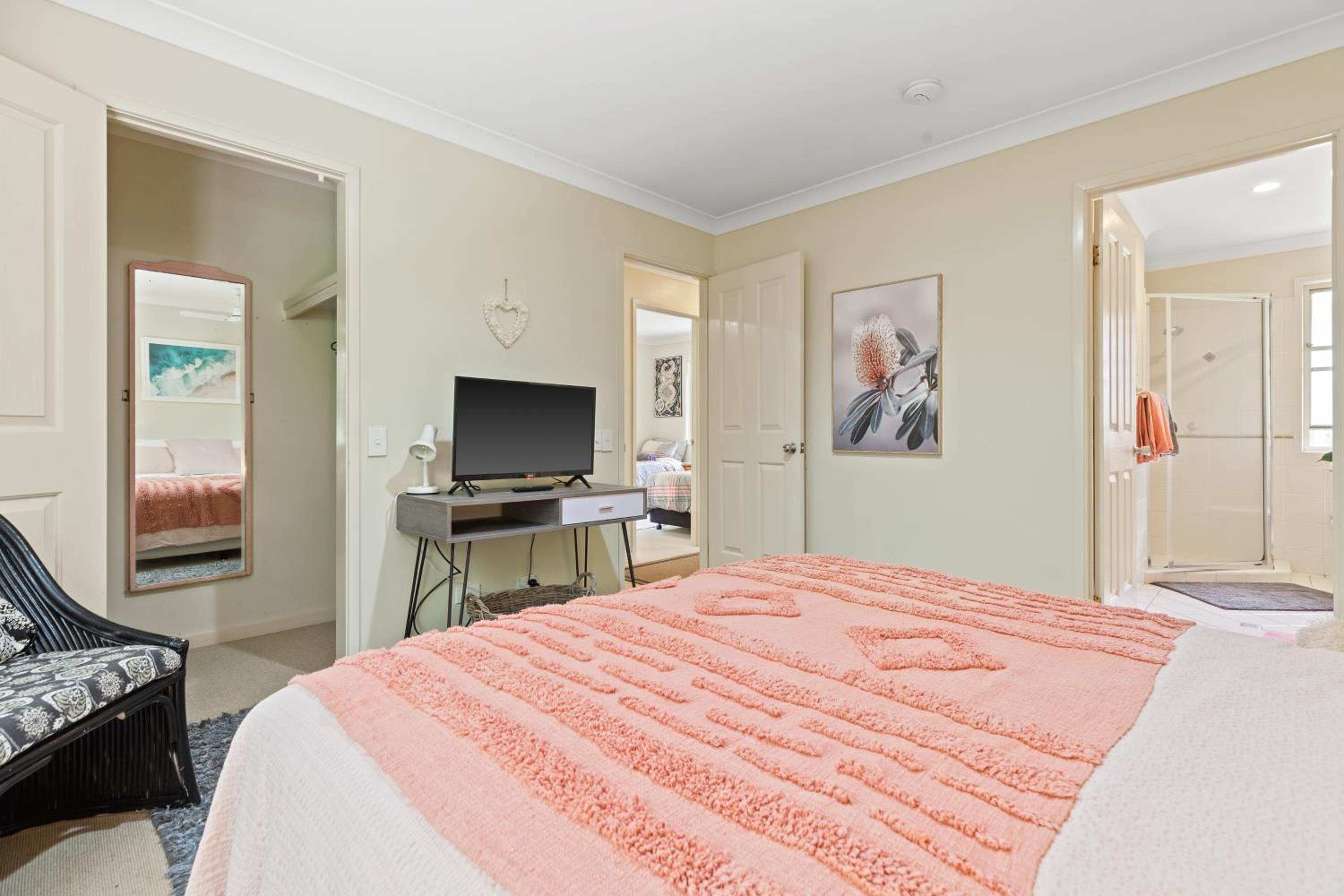 Treetops Lakeside Two Bedroom Apartment photo 1